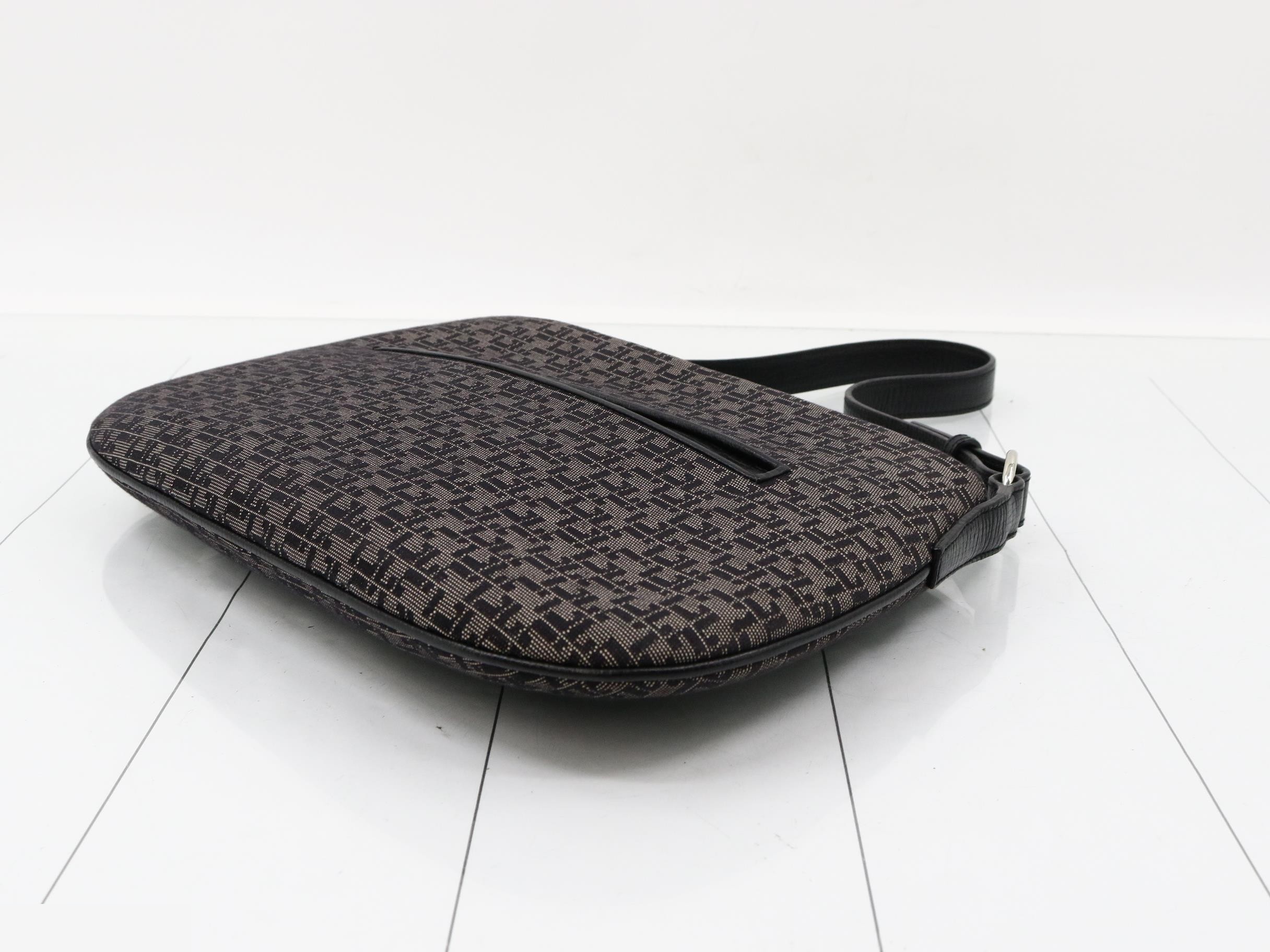 Logo one shoulder bag unused item — view 6