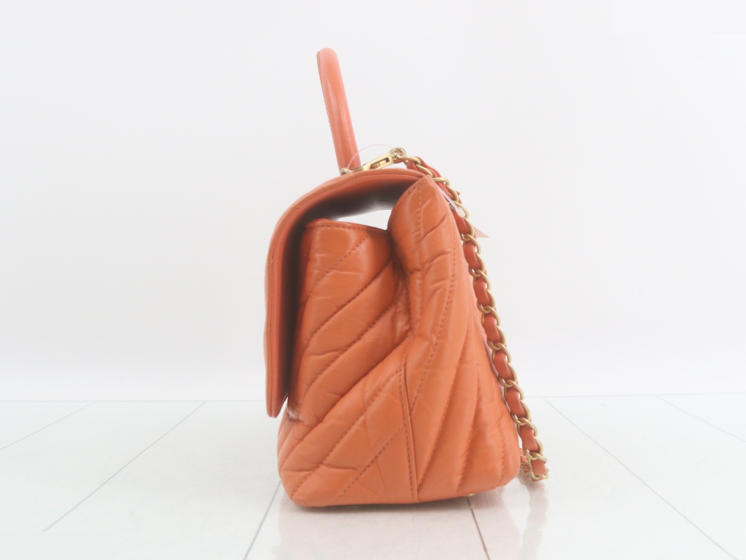 V-stitch Coco Handle 29, Orange/G Hardware, Calfskin, Guarantee/Seal/Serial Number 26 — view 3