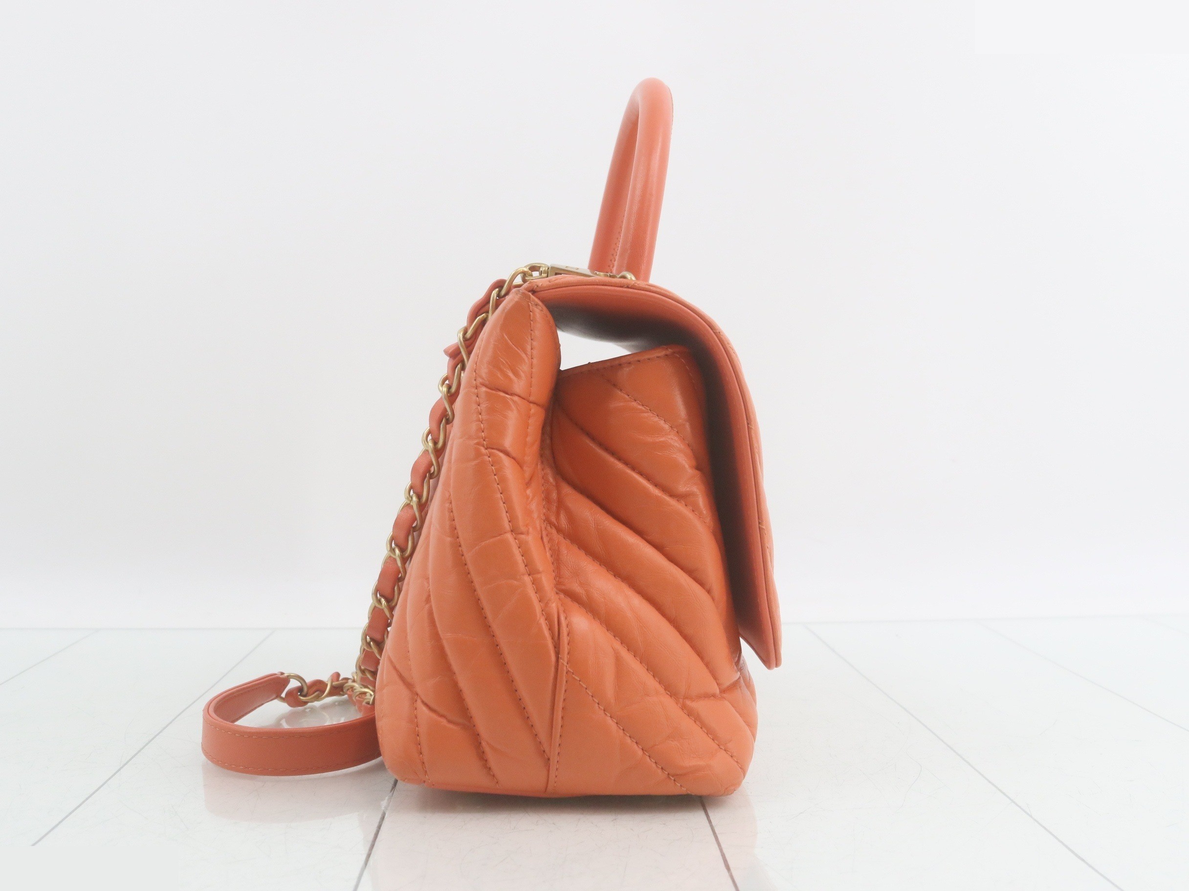 V-stitch Coco Handle 29, Orange/G Hardware, Calfskin, Guarantee/Seal/Serial Number 26 — view 4