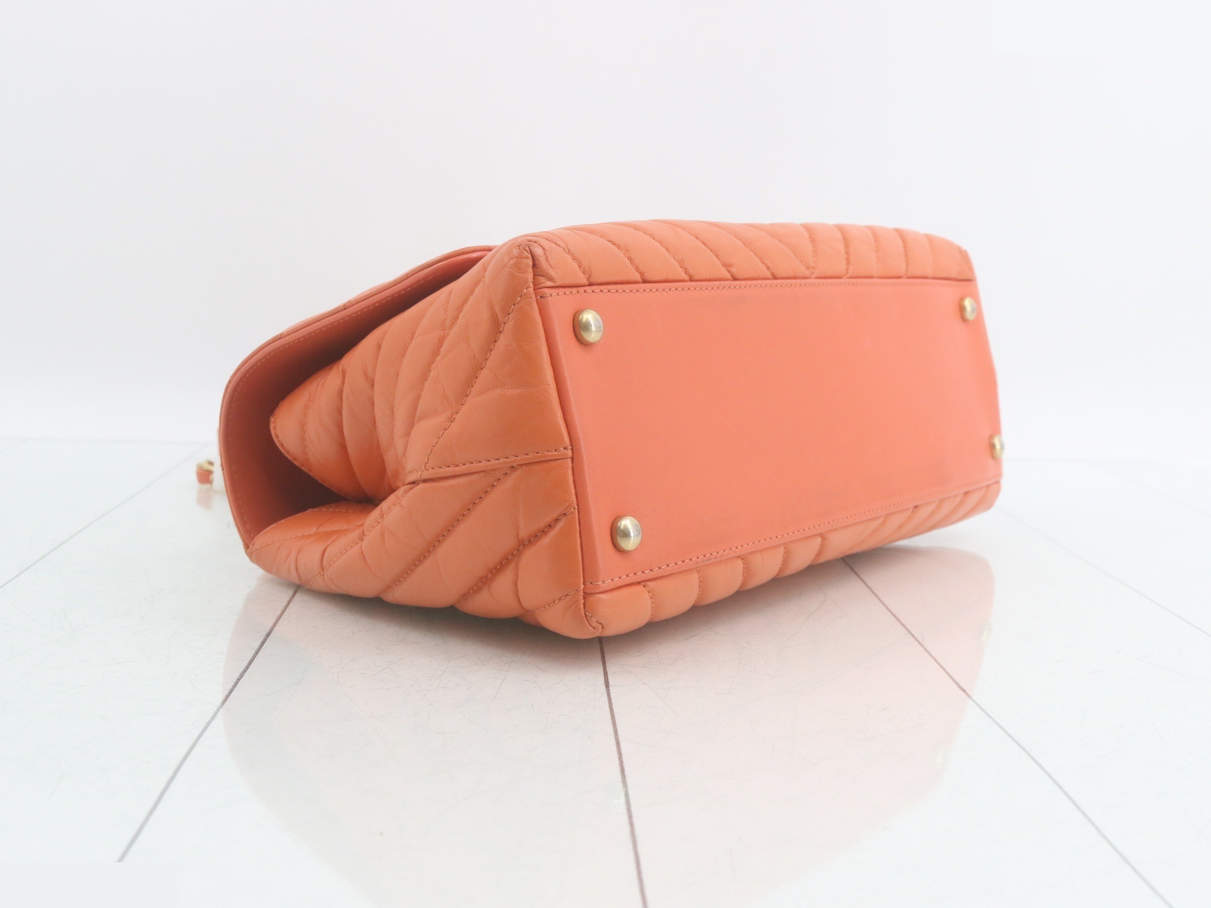 V-stitch Coco Handle 29, Orange/G Hardware, Calfskin, Guarantee/Seal/Serial Number 26 — view 5