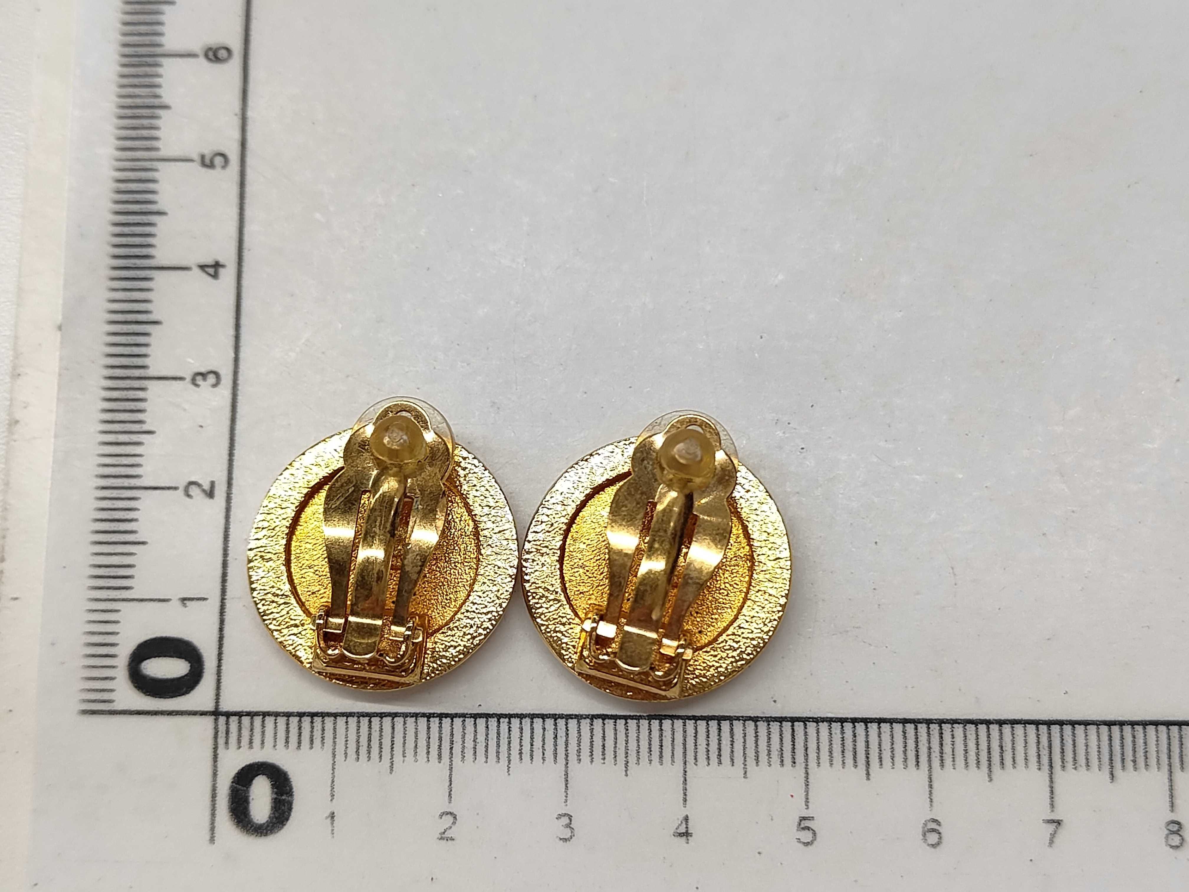 Mademoiselle Coco Chanel Round Earrings 96A Earrings — view 6