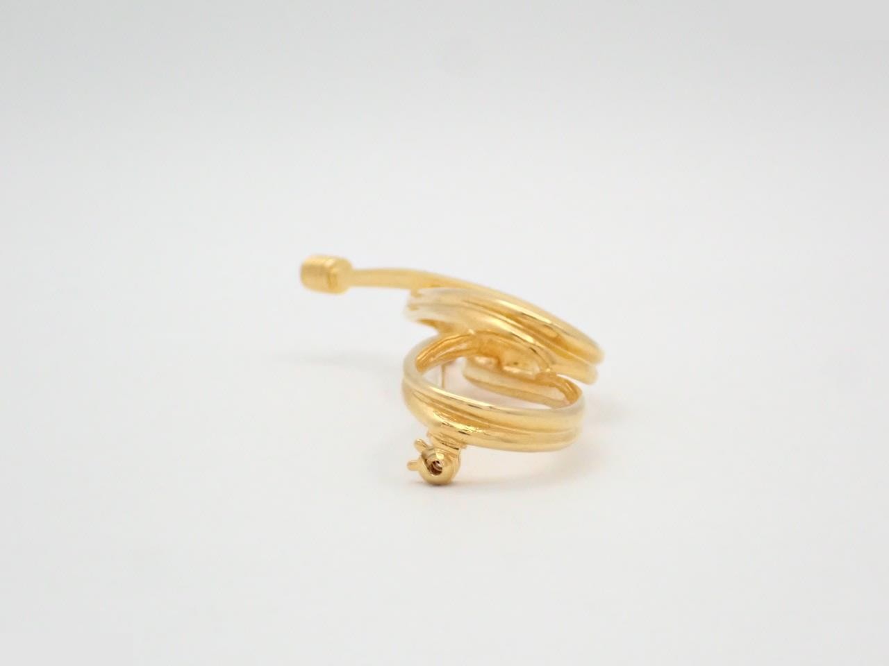 brooch — view 3