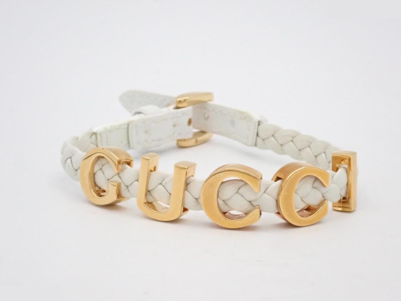 Unused bracelet with logo, medium size, wrist circumference approximately 19cm.