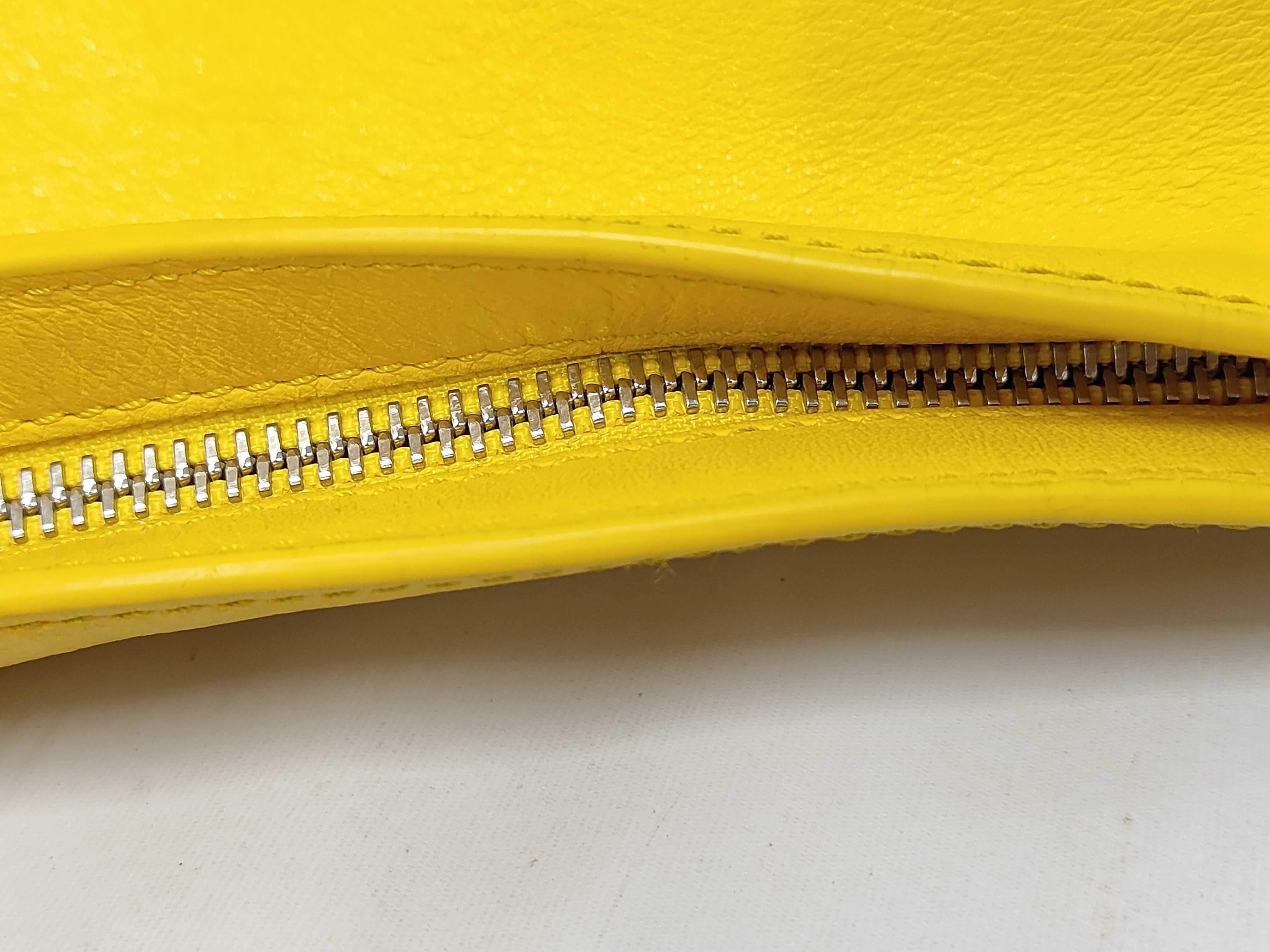 Anagram Leather Shoulder Bag — view 8