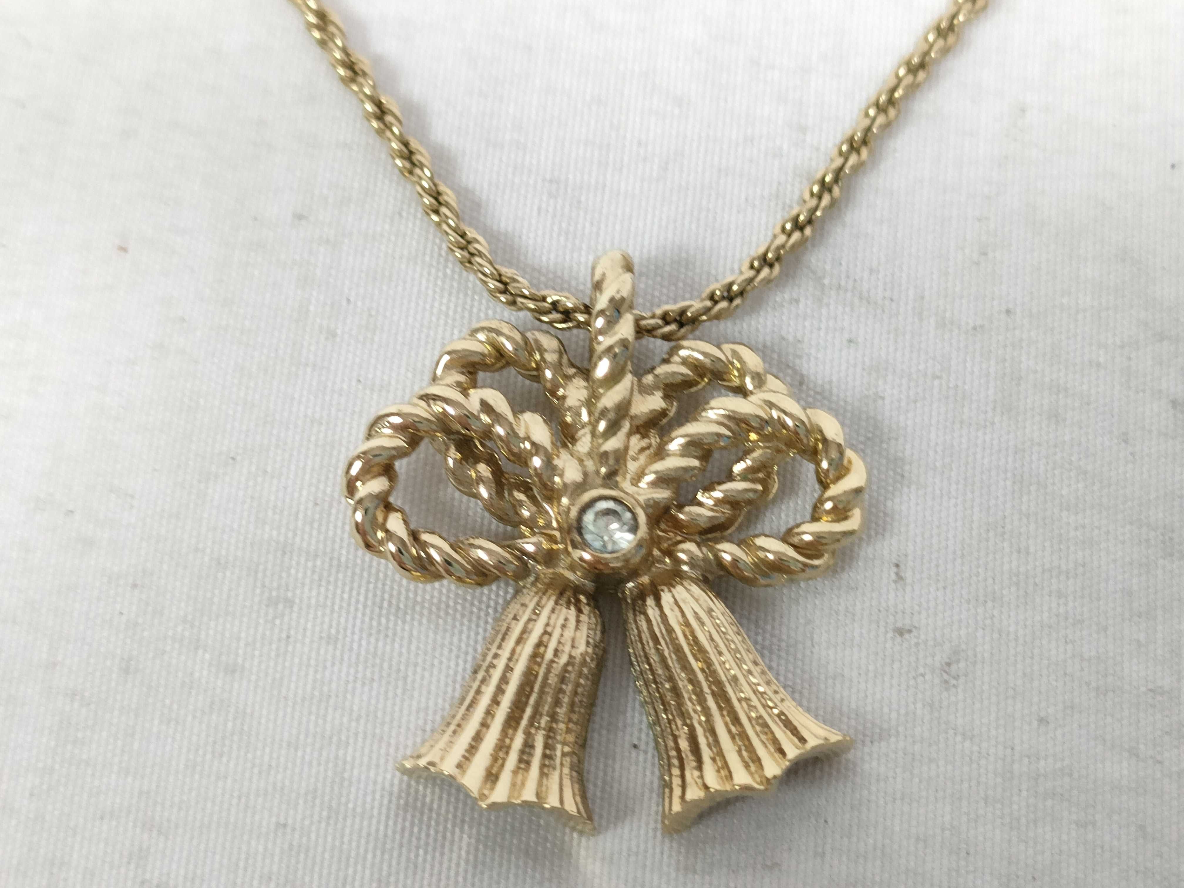 necklace — view 2