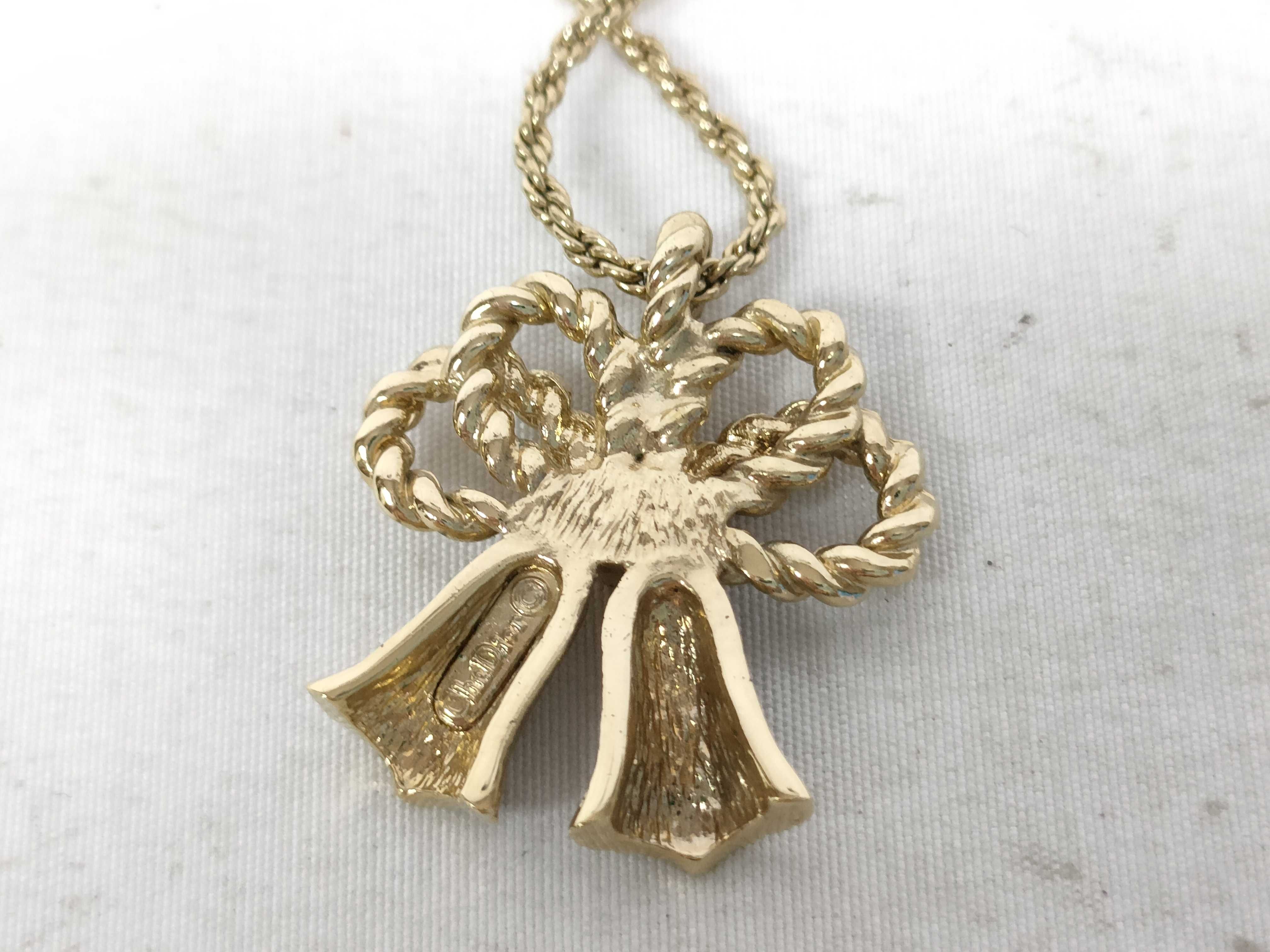 necklace — view 3