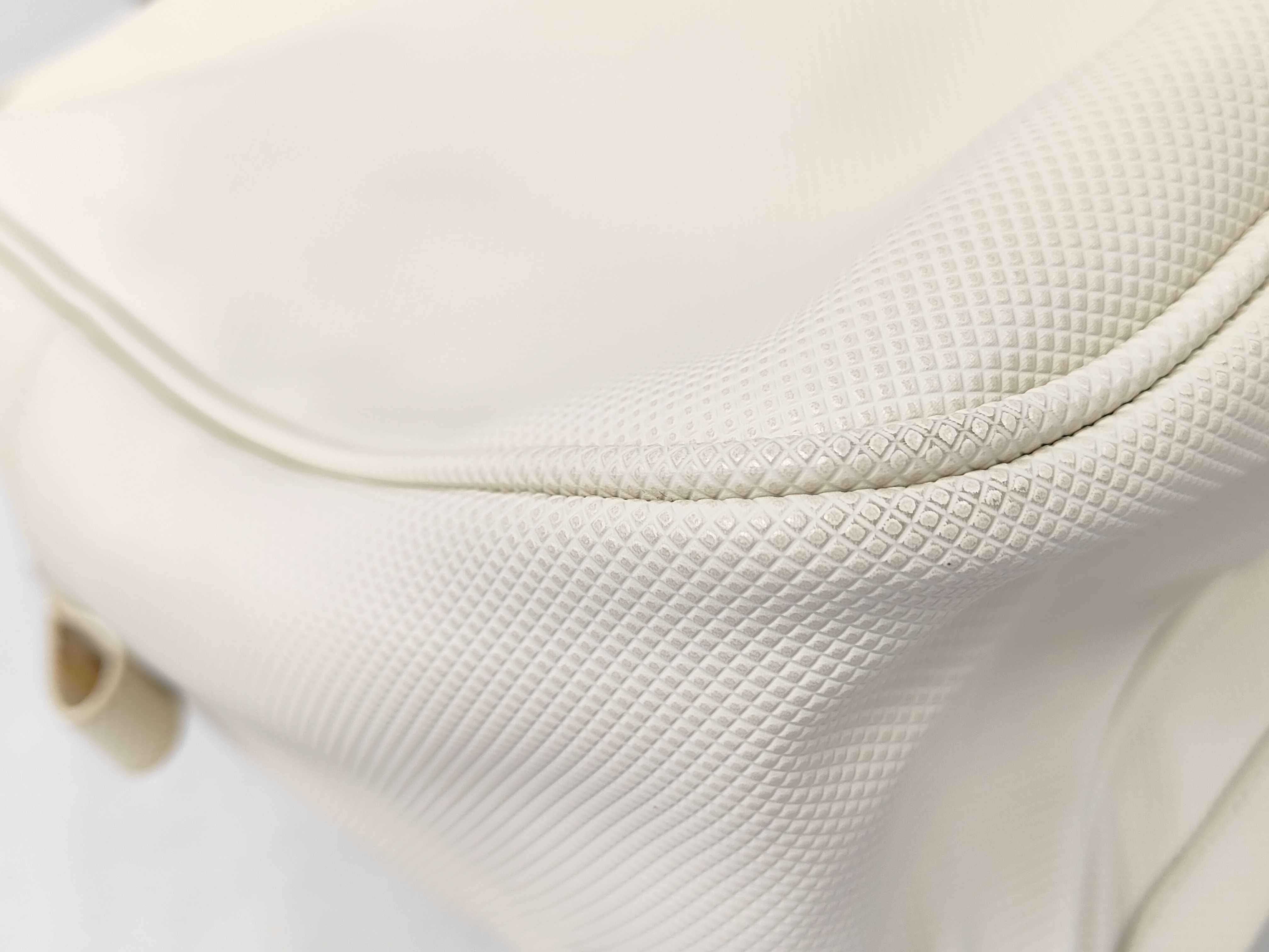 handbag — view 4