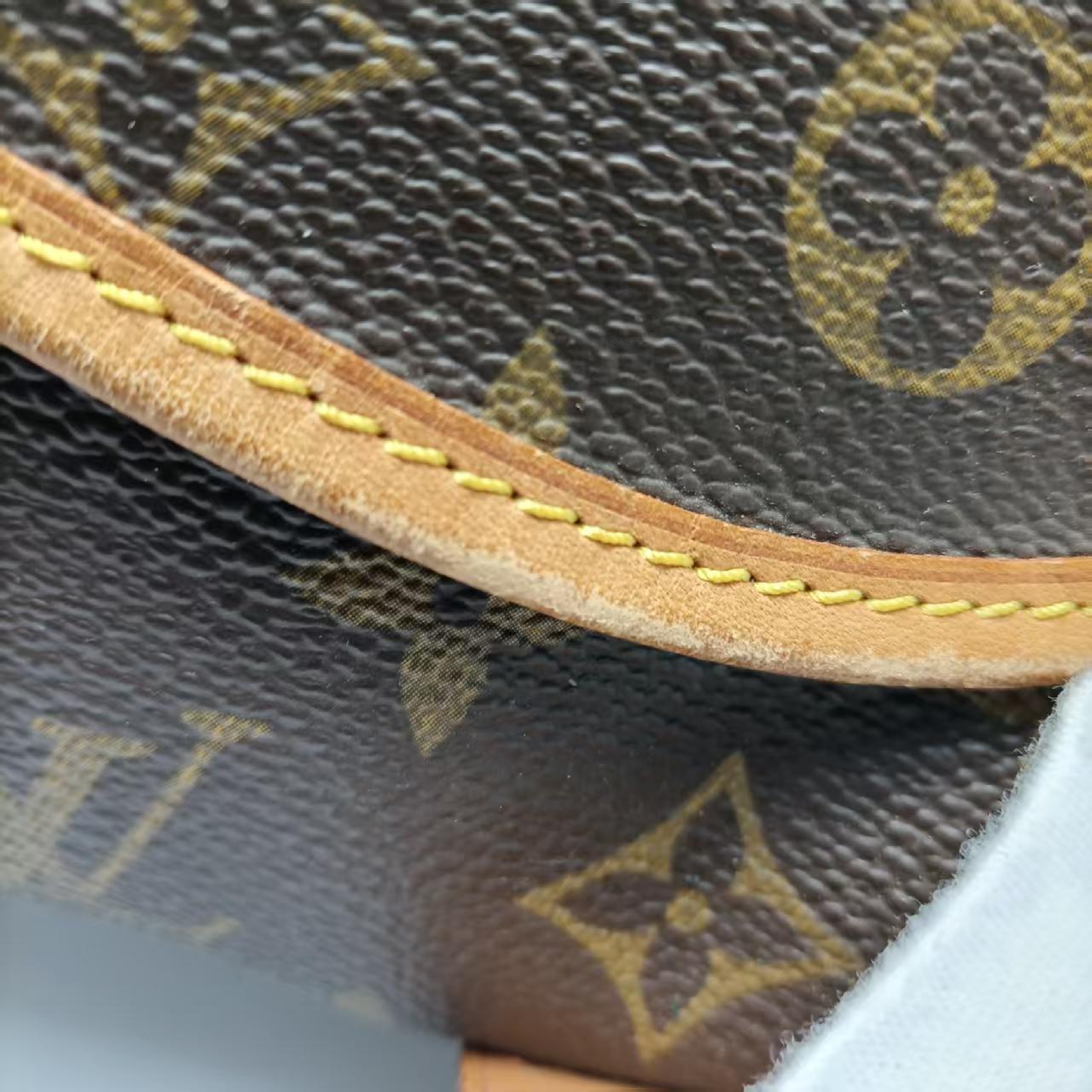 Saumur Shoulder Bag — view 12