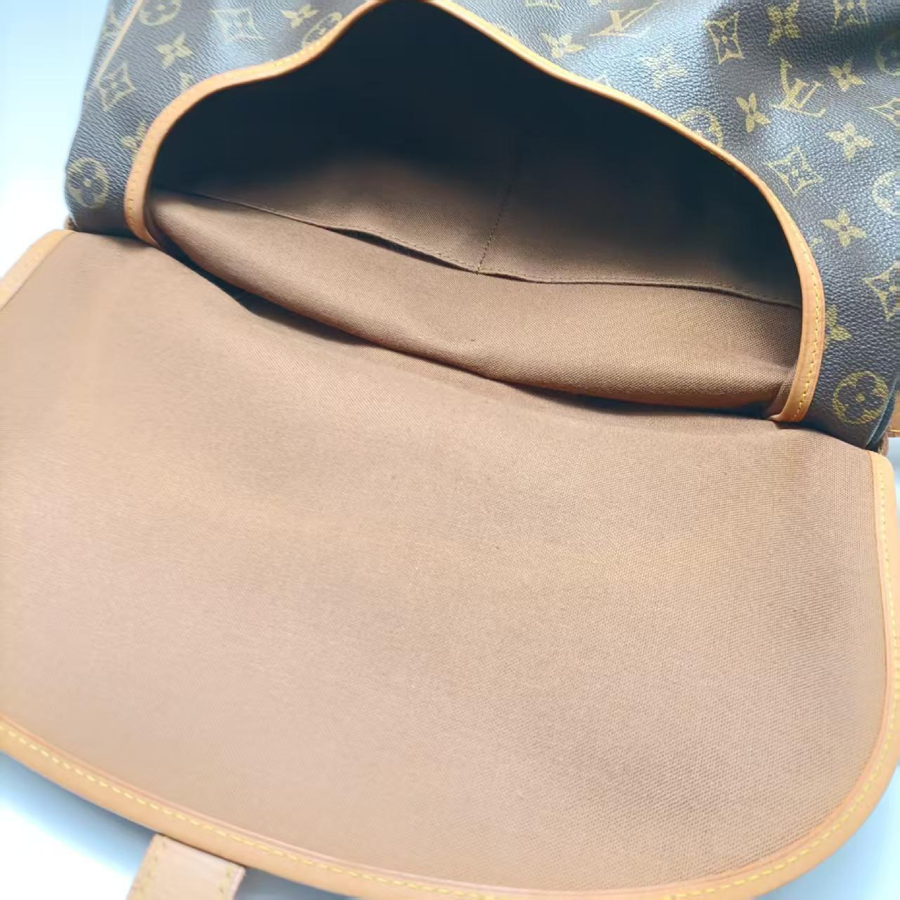 Saumur Shoulder Bag — view 8