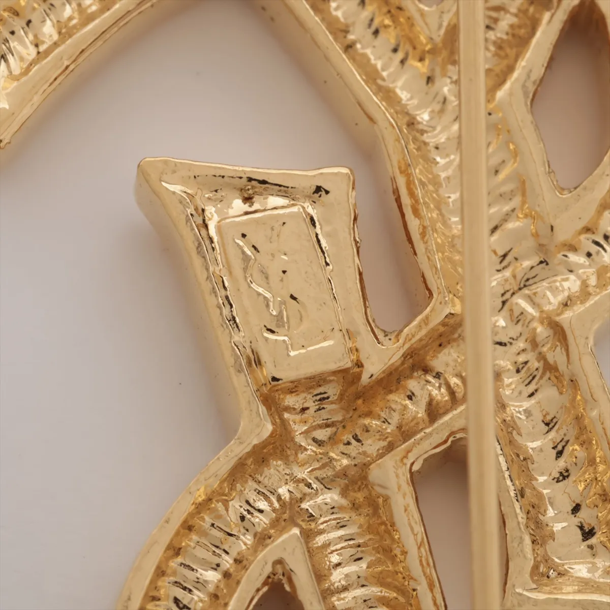 Logo Brooch GP Gold — view 4