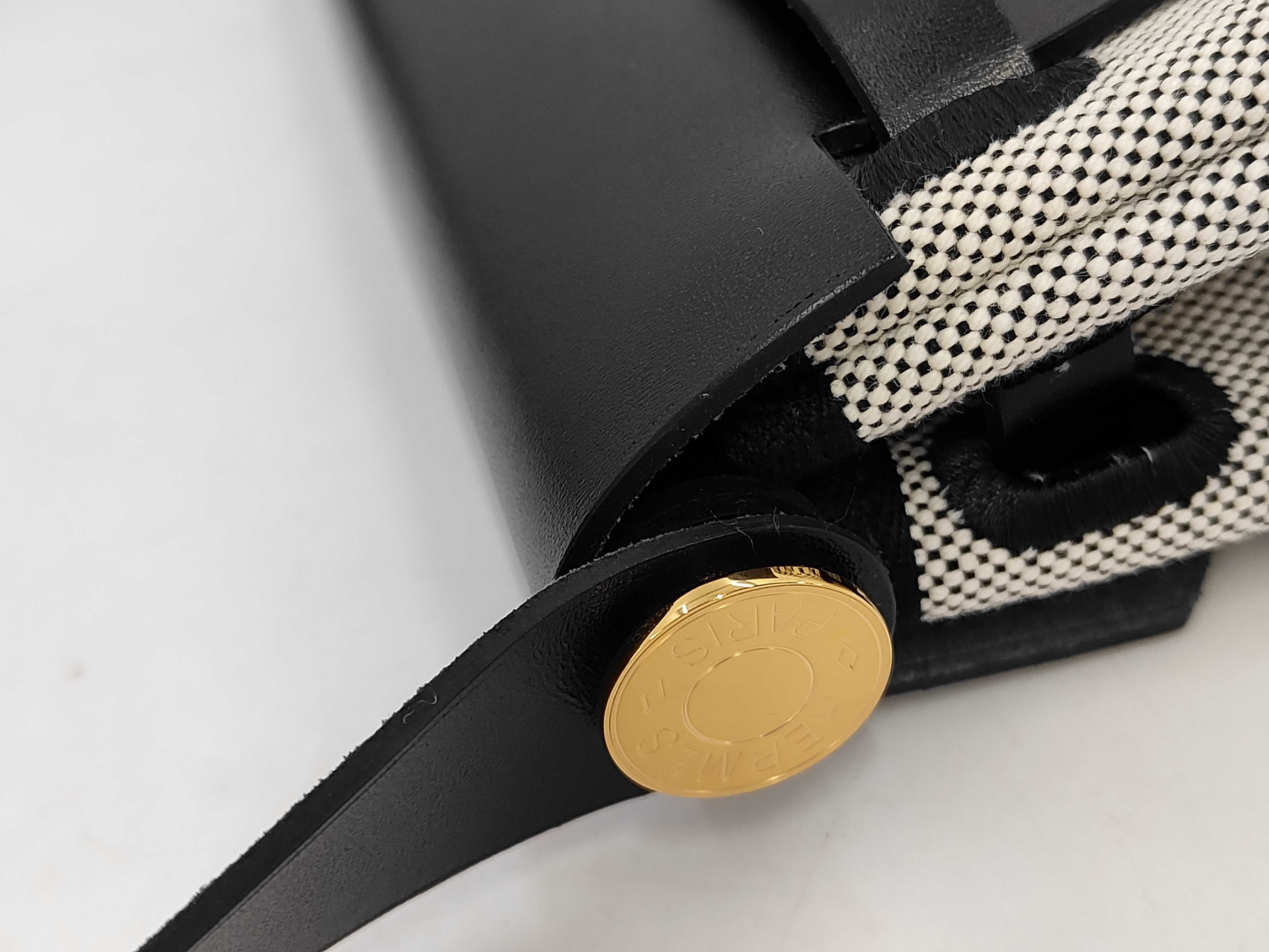 Herbag Zip 20 Ecru x Noir Ash Viking x Hunter Gold Hardware [Stamped] G Shoulder Bag — view 5