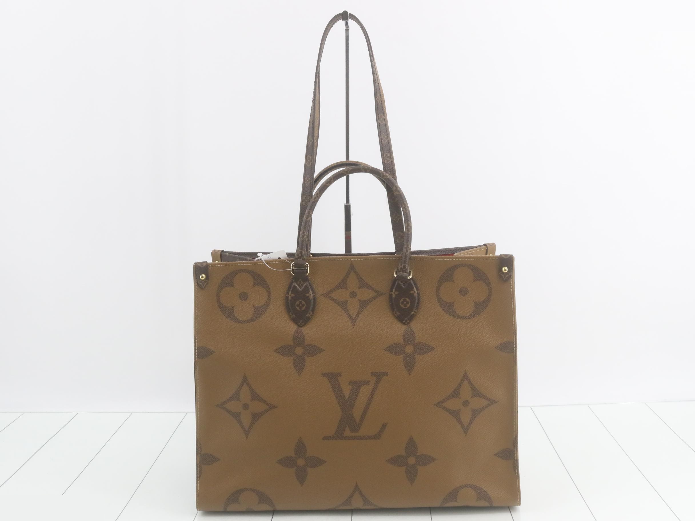 Monogram Giant Reverse OnTheGo GM 2-Way Tote Bag — view 2