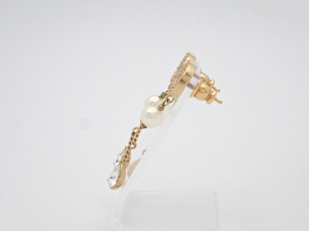 Gold earrings — view 3