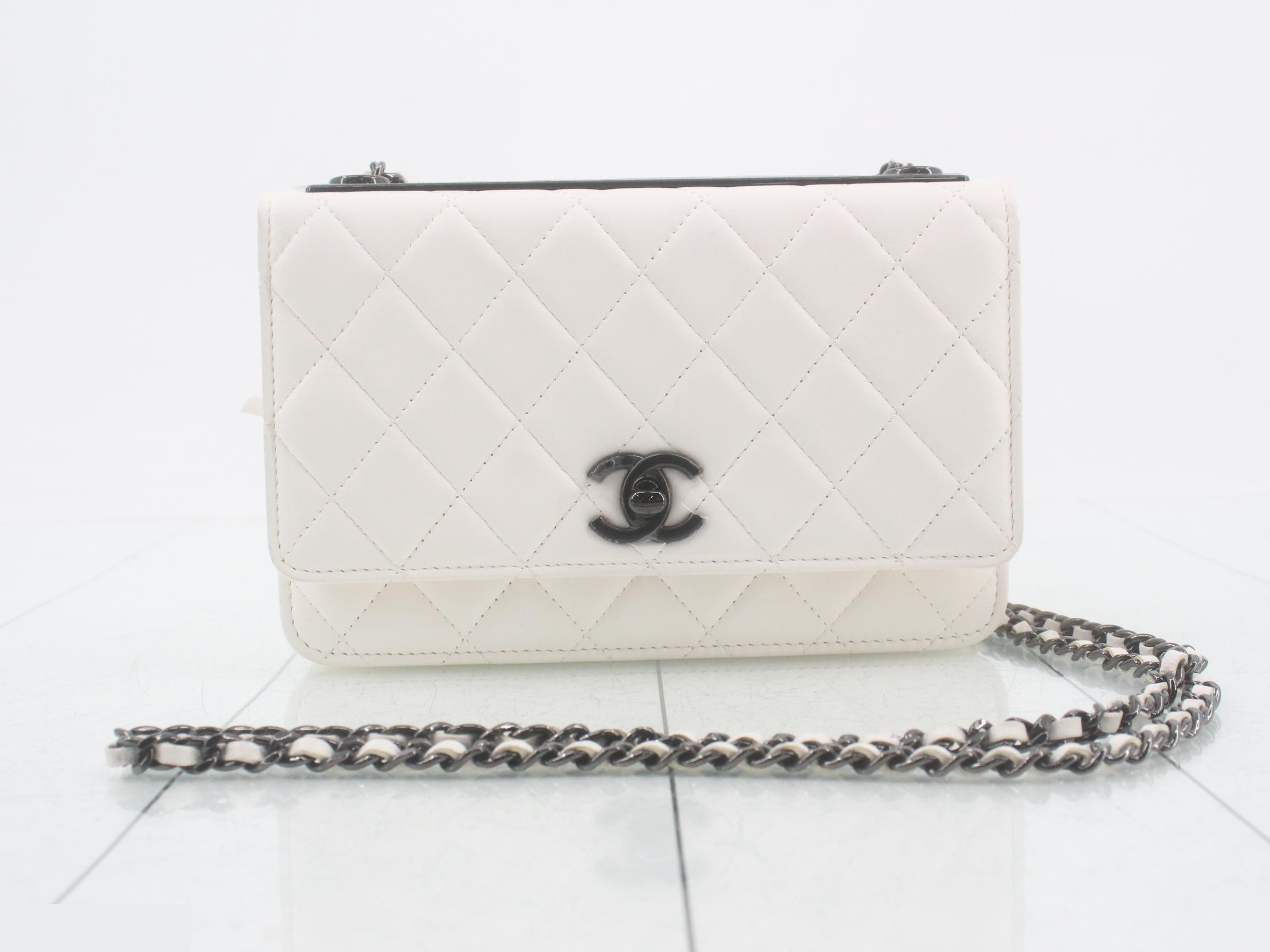 Trendy CC Matelassé Lambskin Chain Wallet
