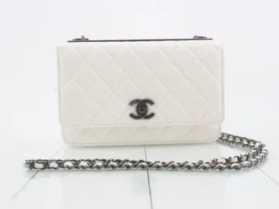 Trendy CC Matelassé Lambskin Chain Wallet
