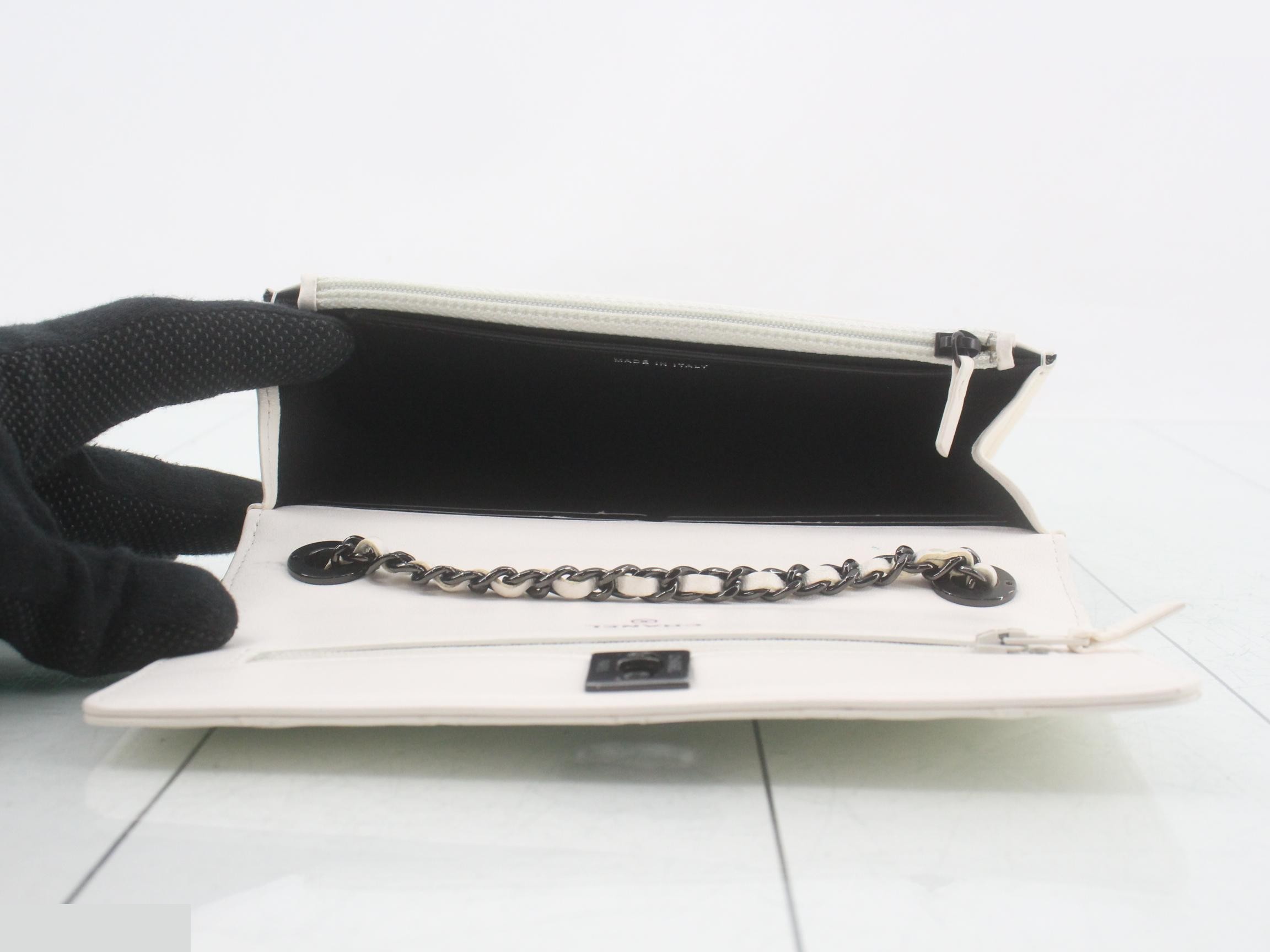 Trendy CC Matelassé Lambskin Chain Wallet — view 4