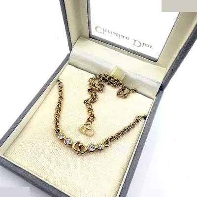 Trotter (precious metal) necklace pendant, chain approximately 42cm