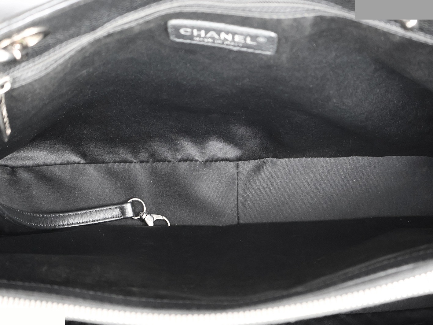 Caviar Skin GST Chain Tote Bag, Black — view 12