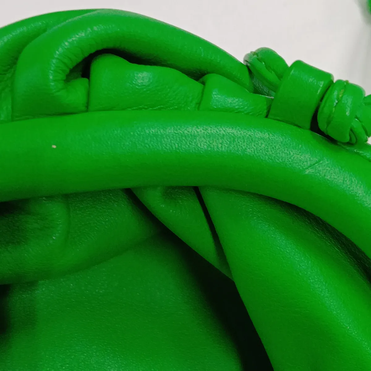 The Pouch Leather Shoulder Bag Green — view 9