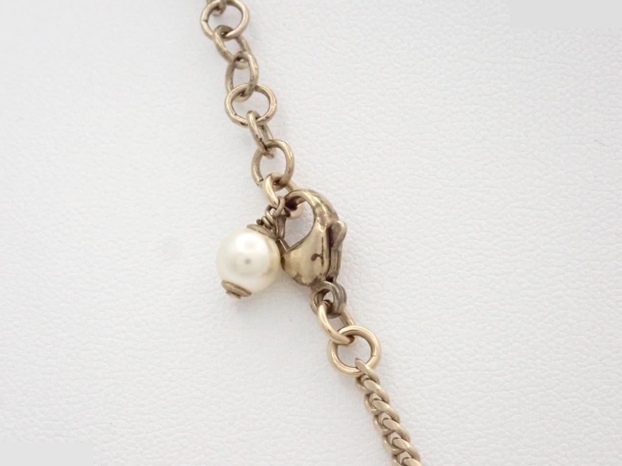 Rhinestone heart, Coco Chanel logo, faux pearl, gold — view 2
