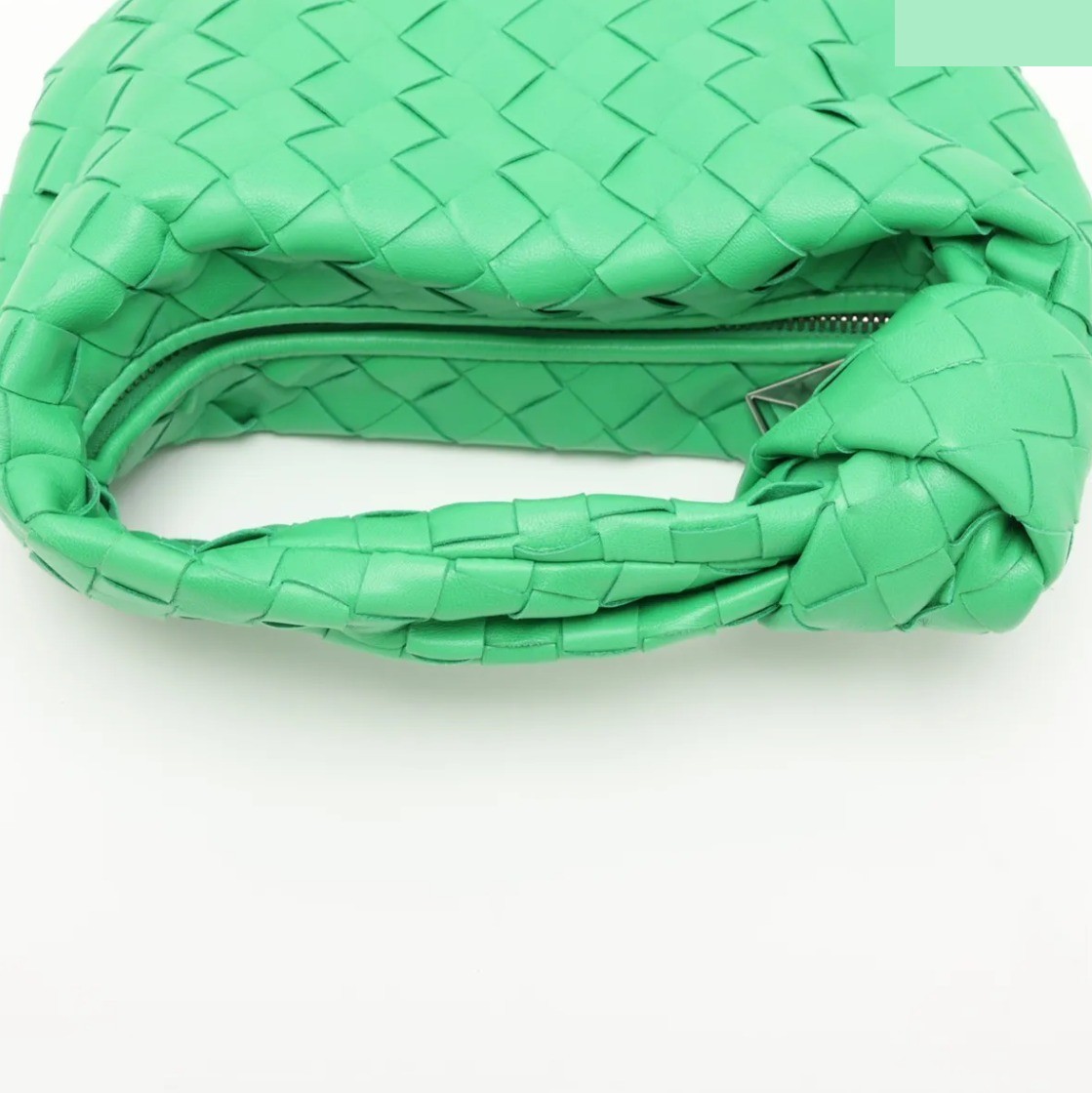 Unused, with dust bag. Intrecciato Jodie leather handbag, green. — view 5