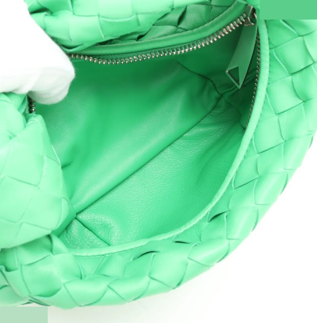 Unused, with dust bag. Intrecciato Jodie leather handbag, green. — view 6