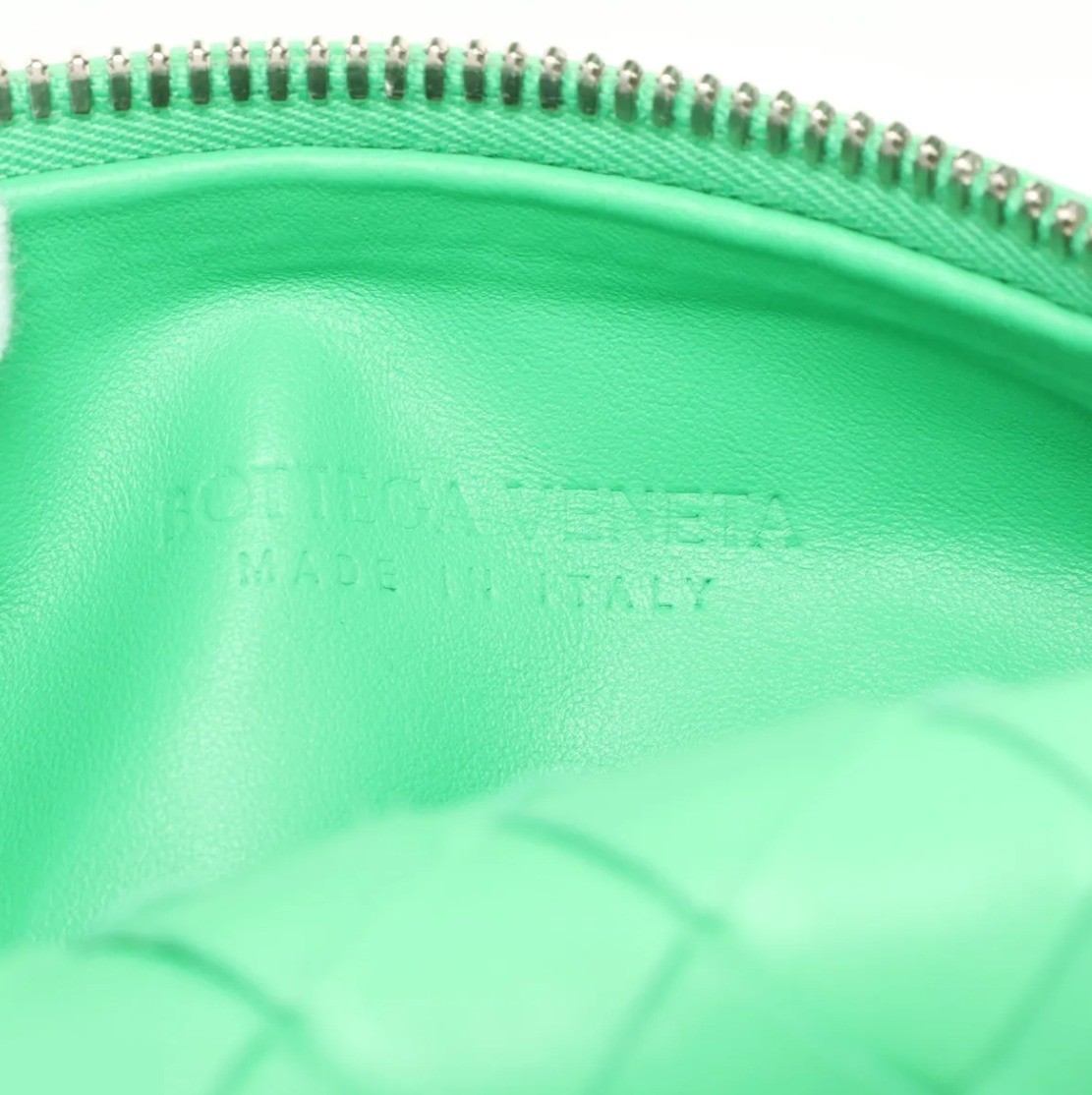 Unused, with dust bag. Intrecciato Jodie leather handbag, green. — view 7