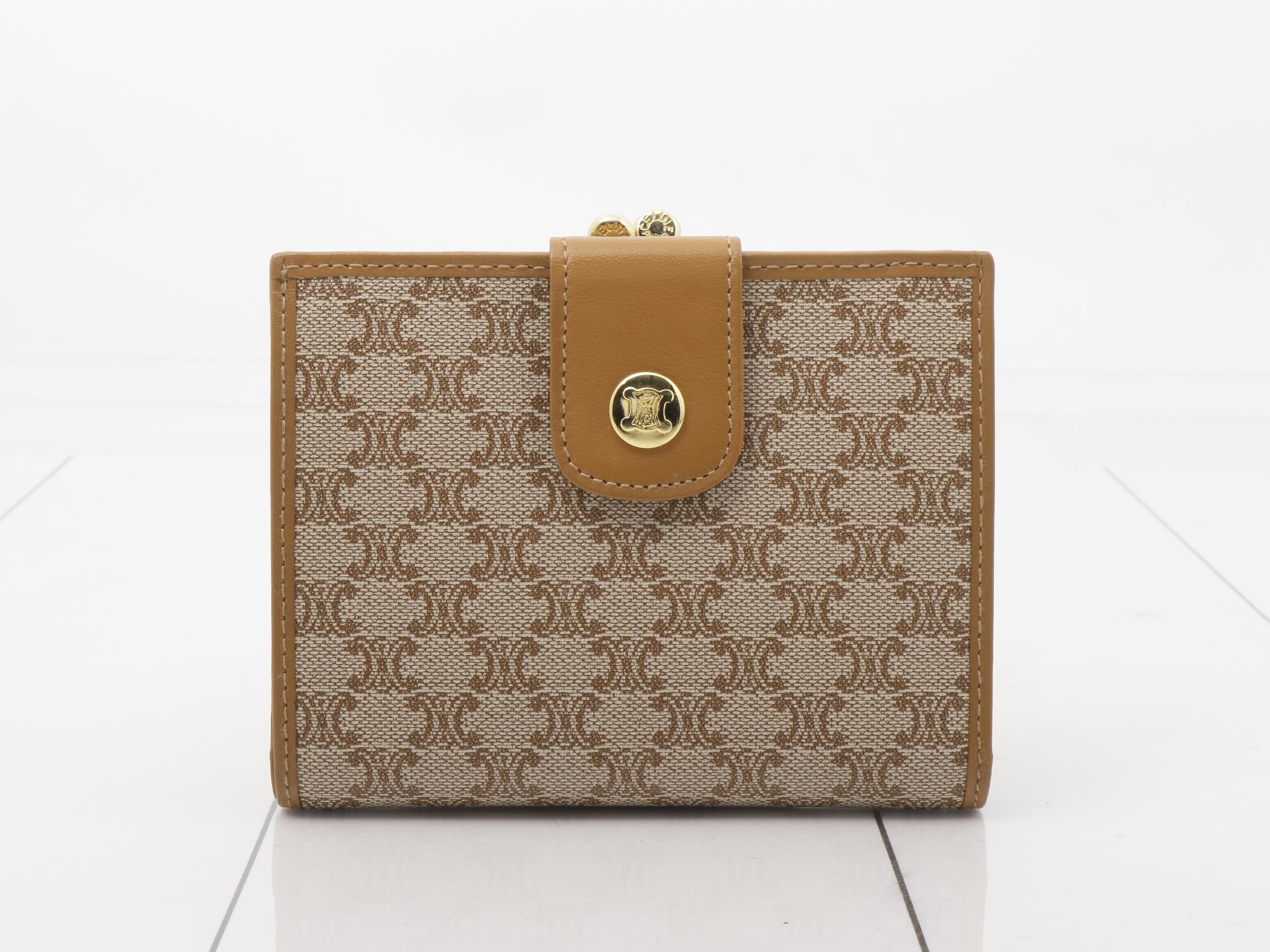 Triomphe Compact Wallet, Beige