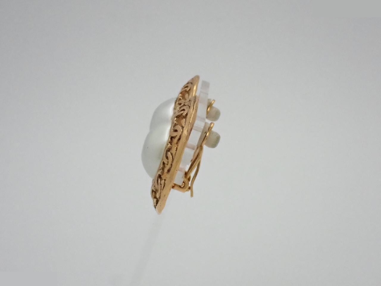 Coco Mark Pearl Circle Earrings 2/5 — view 3