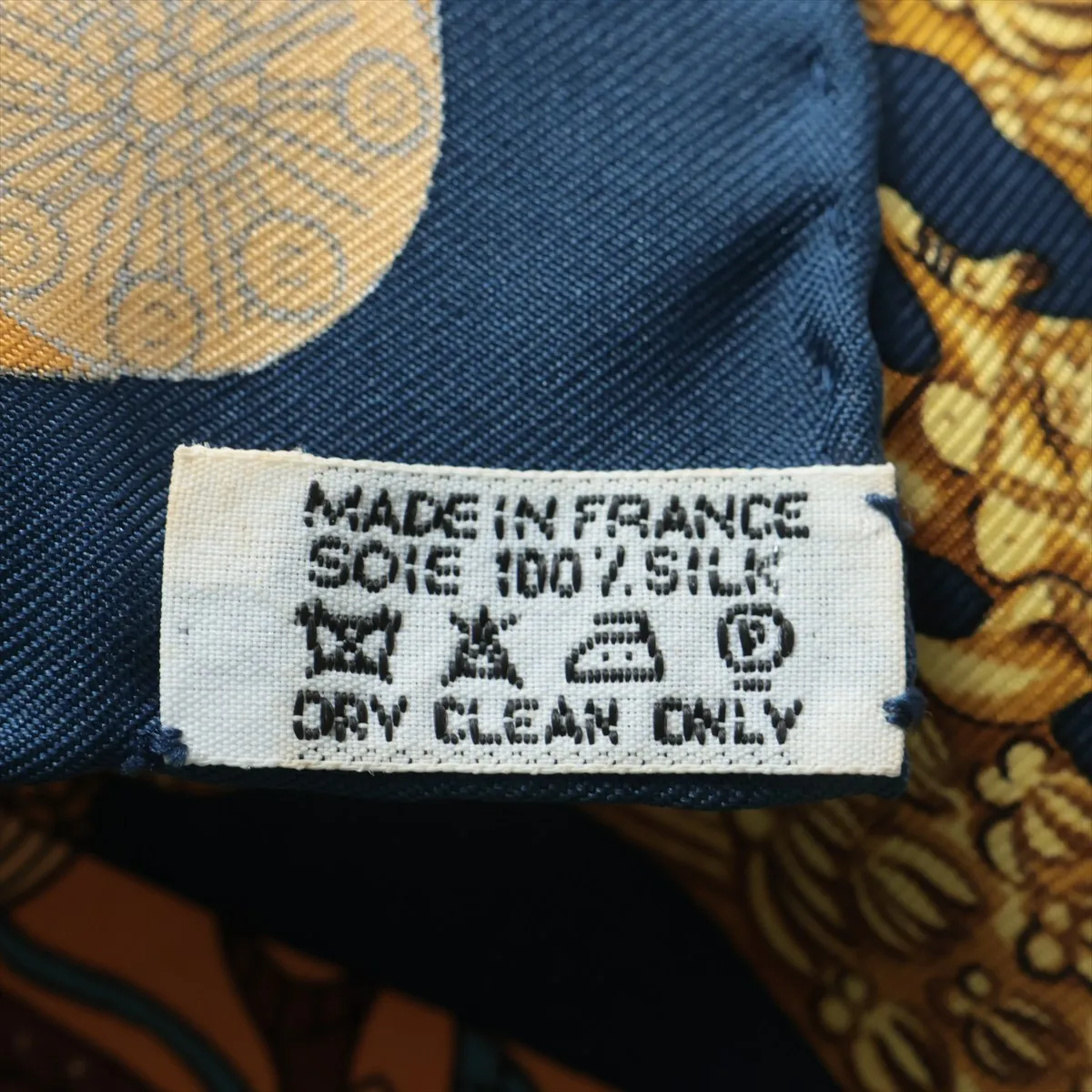 Carre 45 TORANA Tower Scarf Silk Navy x Yellow — view 7