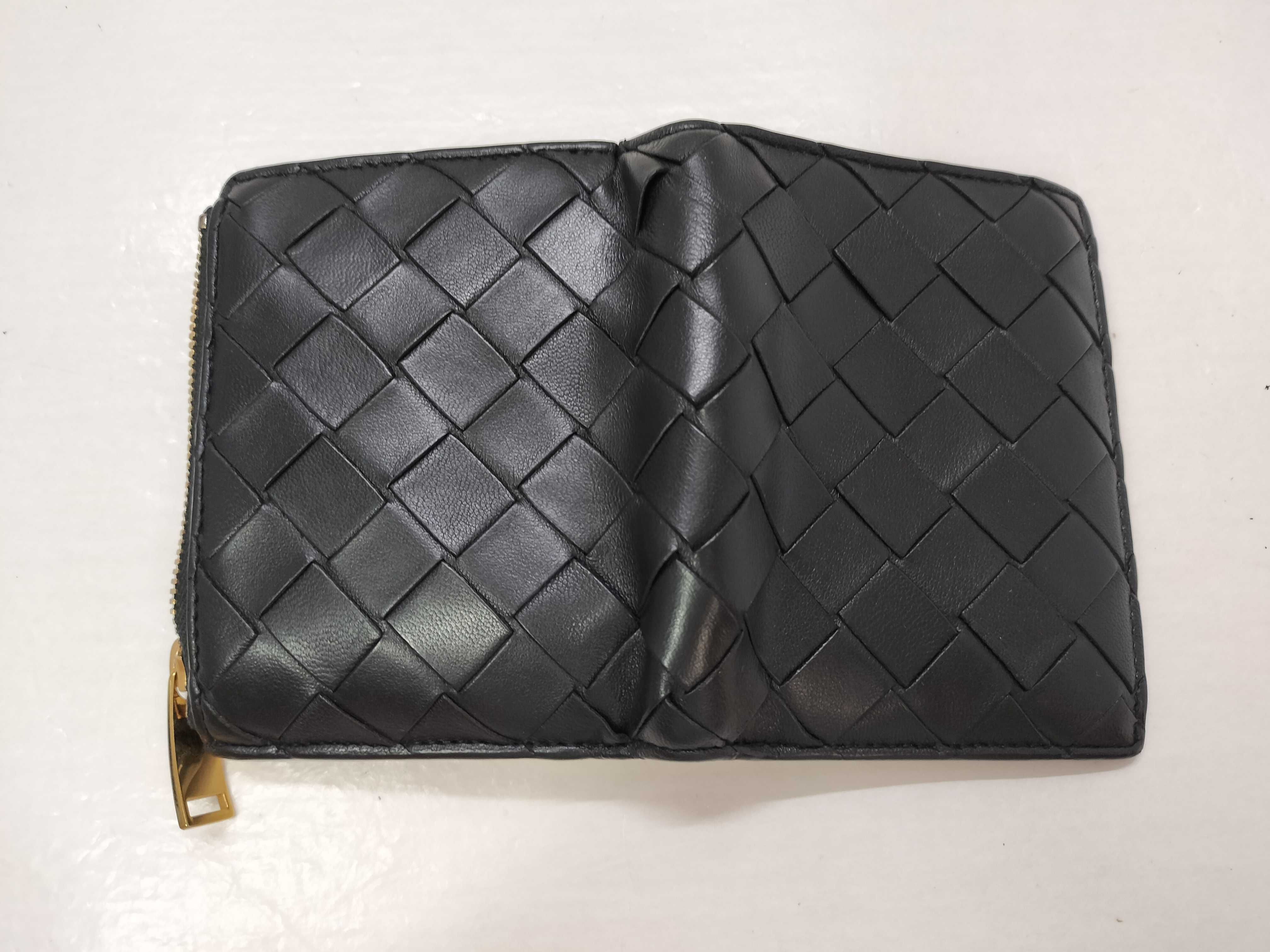 Intrecciato Maxi Intrecciato Leather Bi-fold Wallet, Black, with Serial Number and Box. — view 15