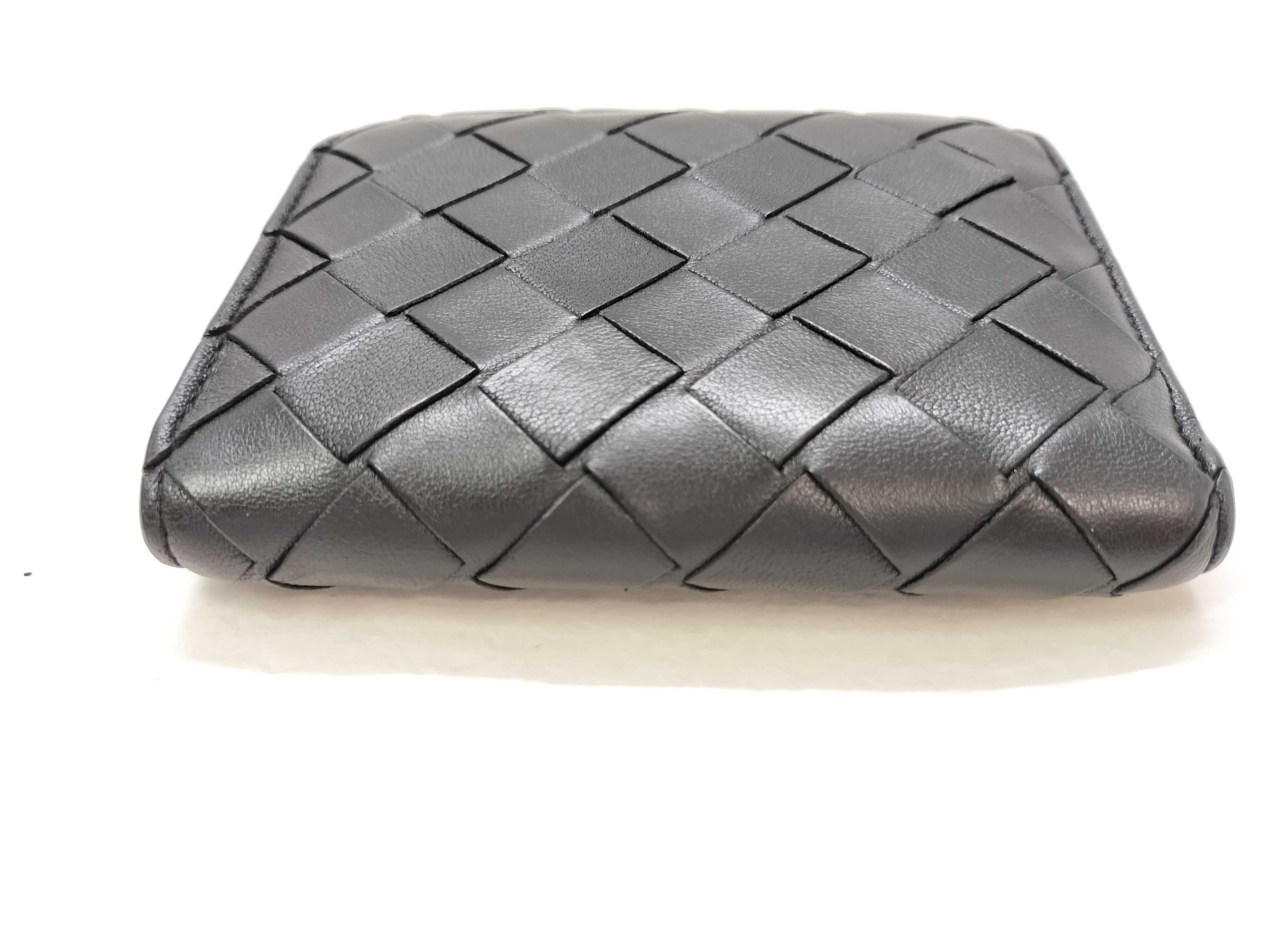 Intrecciato Maxi Intrecciato Leather Bi-fold Wallet, Black, with Serial Number and Box. — view 4