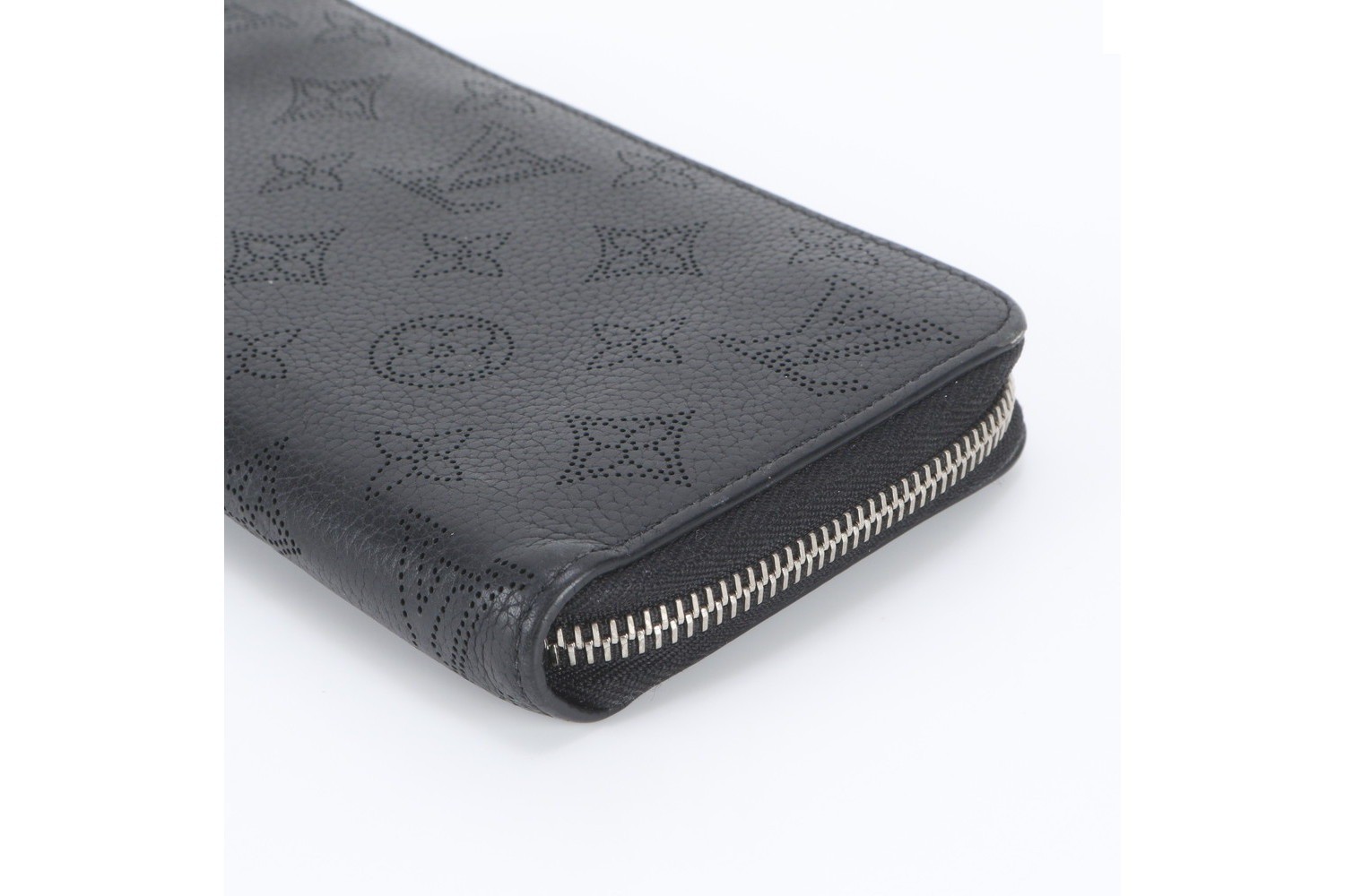 Mahina Zippy Wallet M61867 Leather Long Wallet — view 3