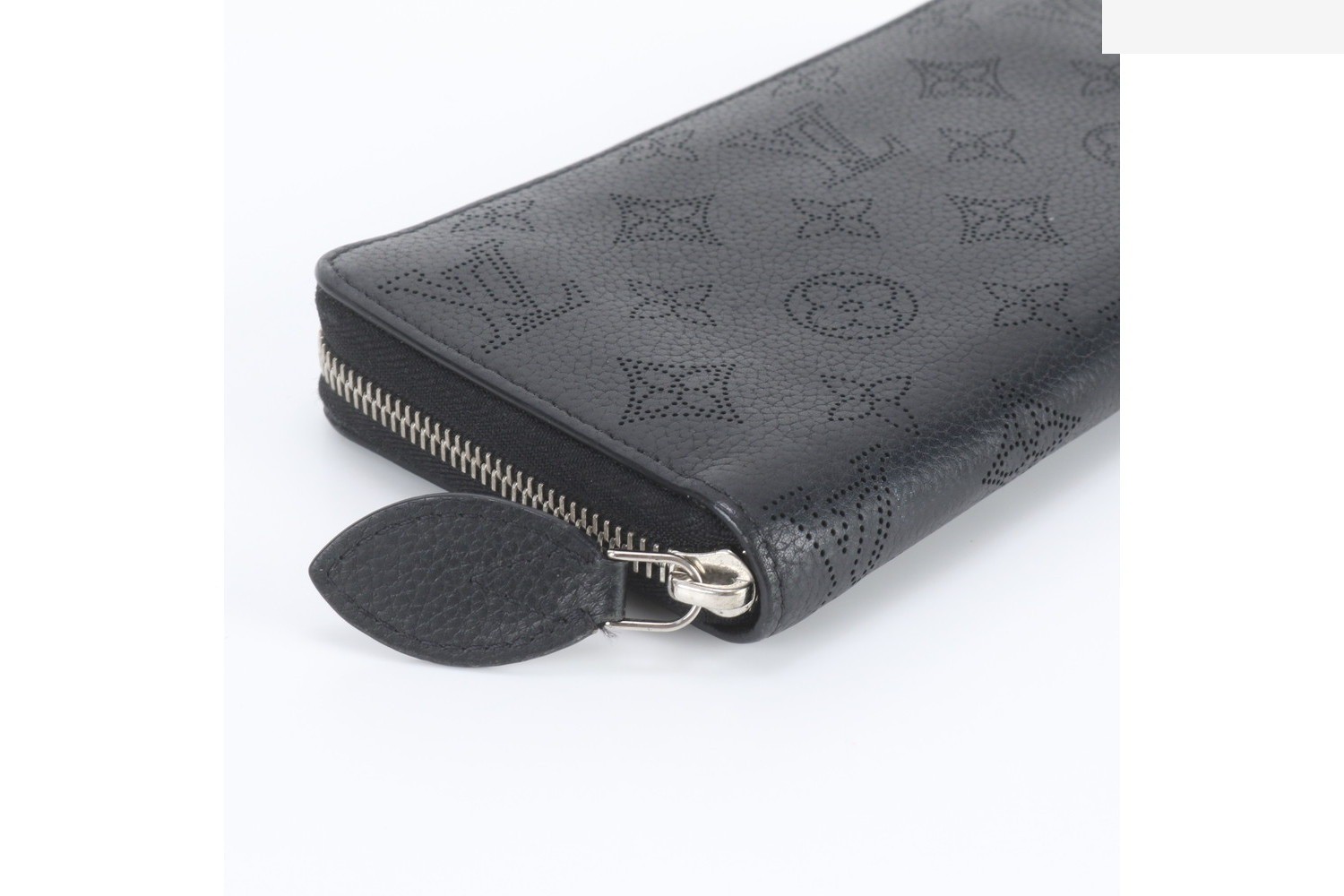 Mahina Zippy Wallet M61867 Leather Long Wallet — view 4