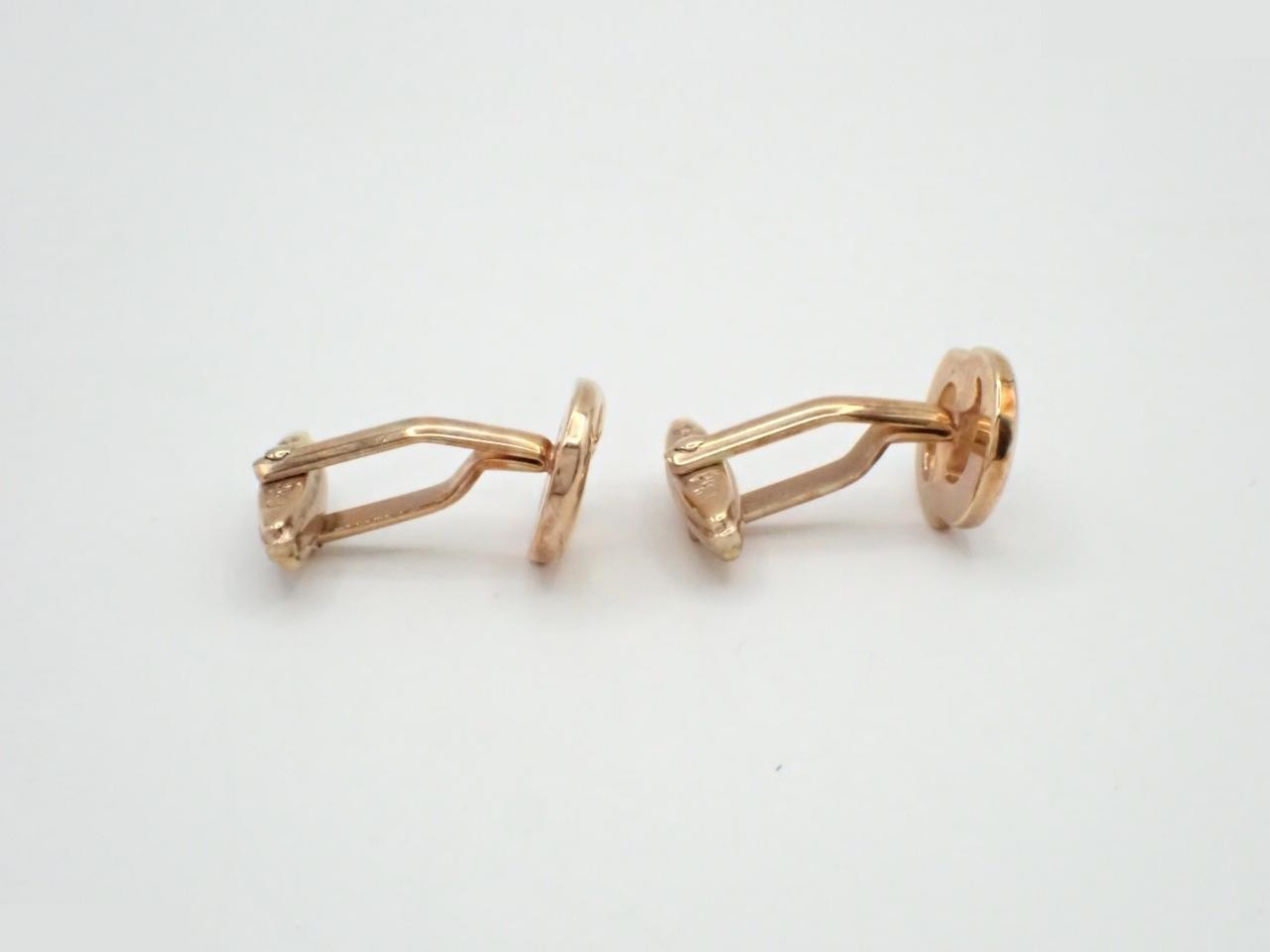 Gold-colored cufflinks with case. — view 3