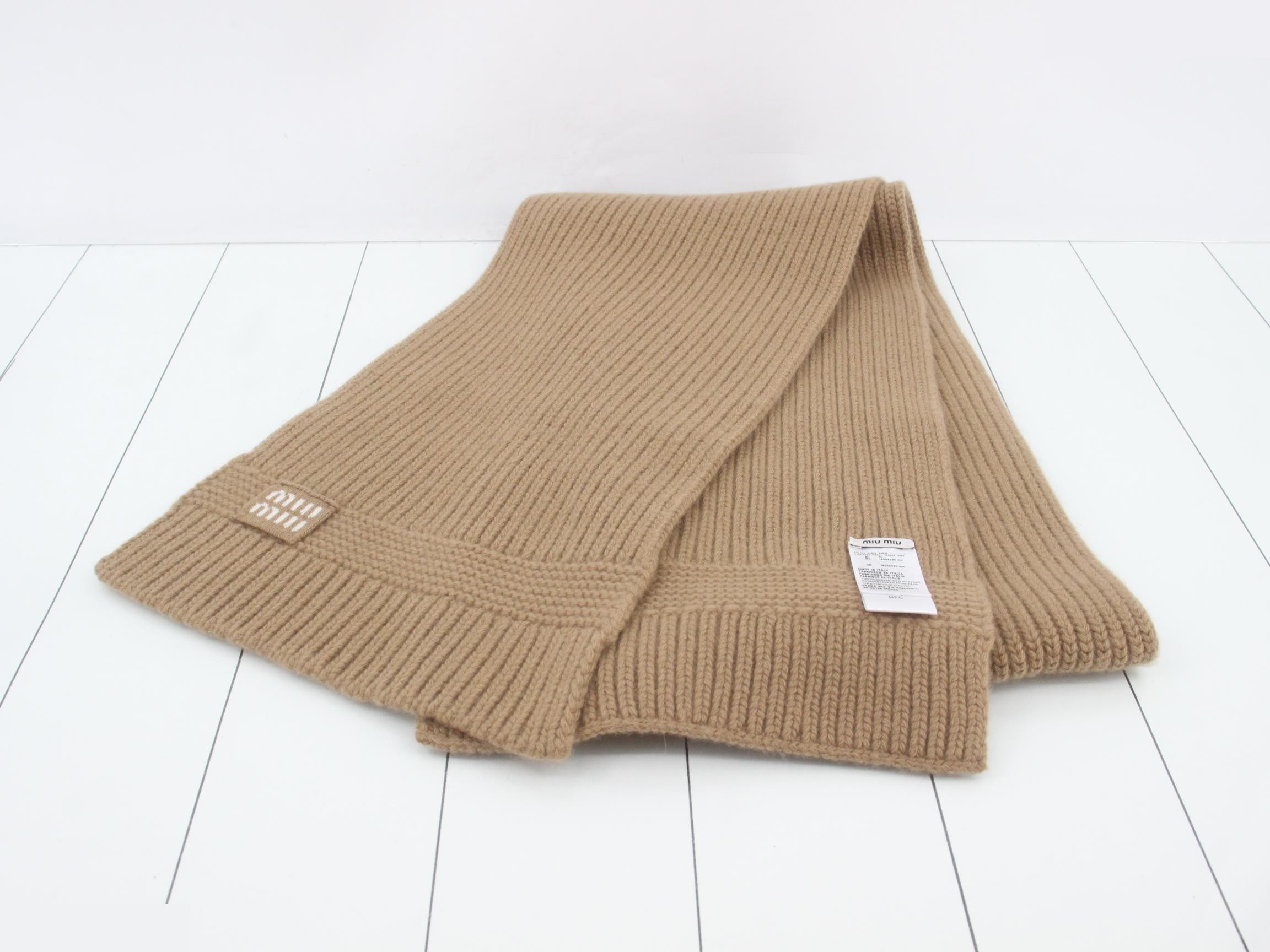Other lines: Small items, accessories, and scarves — view 2