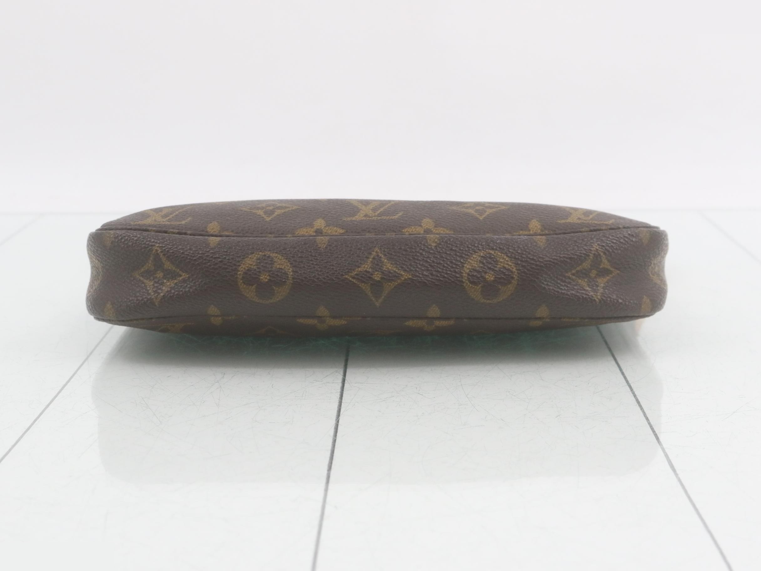 LV Monogram Pochette Accessoires (older model) handbag — view 3