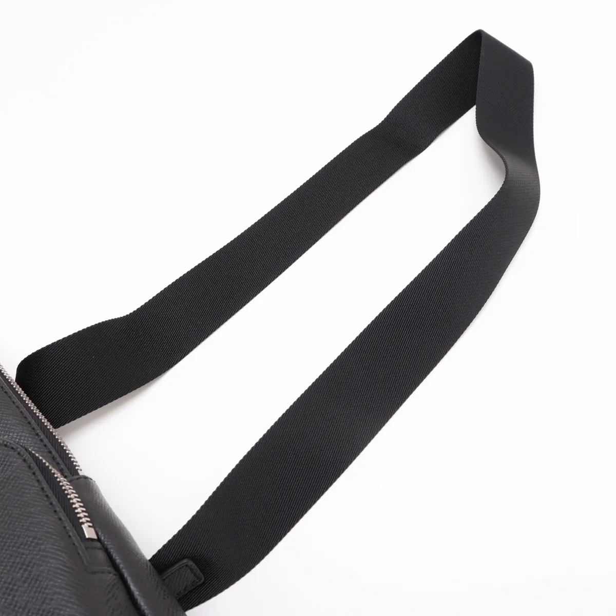 Taiga Avenue Sling Bag M30443 Black (RFID detected) — view 5