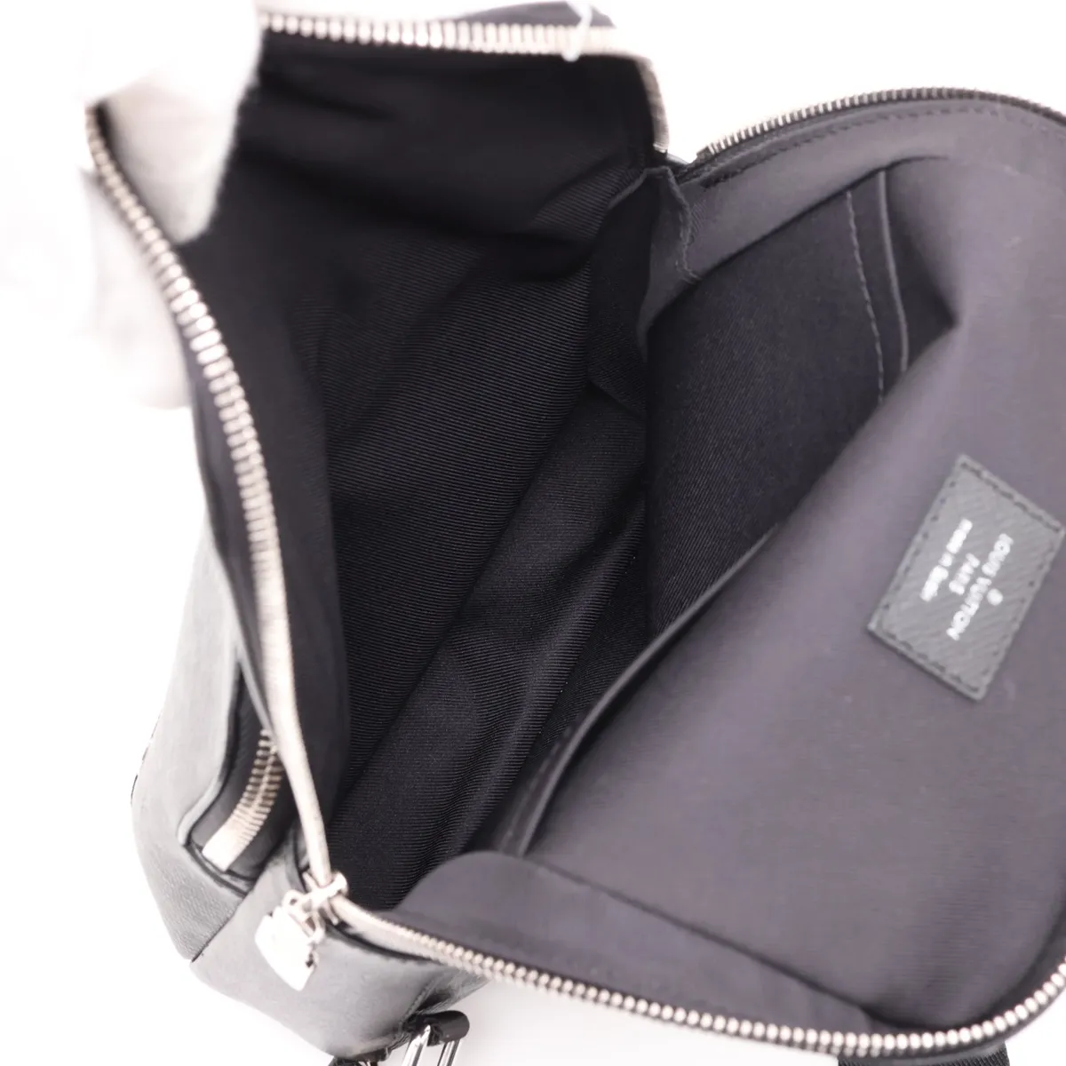 Taiga Avenue Sling Bag M30443 Black (RFID detected) — view 6