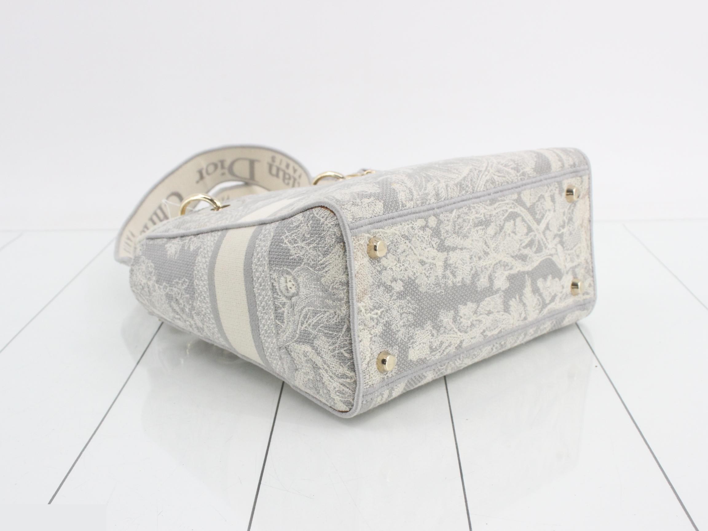 Reverse Toile de Jouy Embroidery — view 5