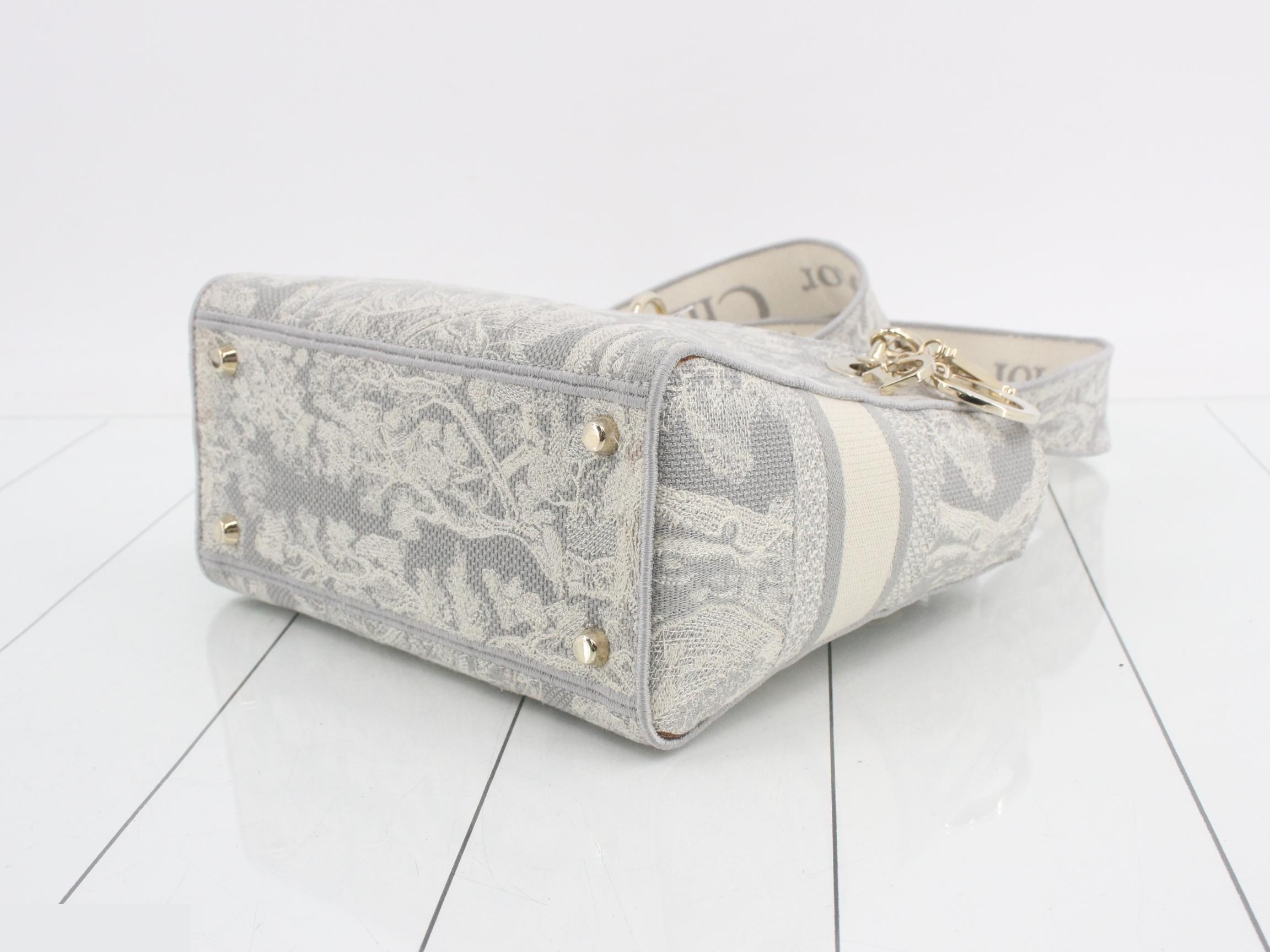 Reverse Toile de Jouy Embroidery — view 6