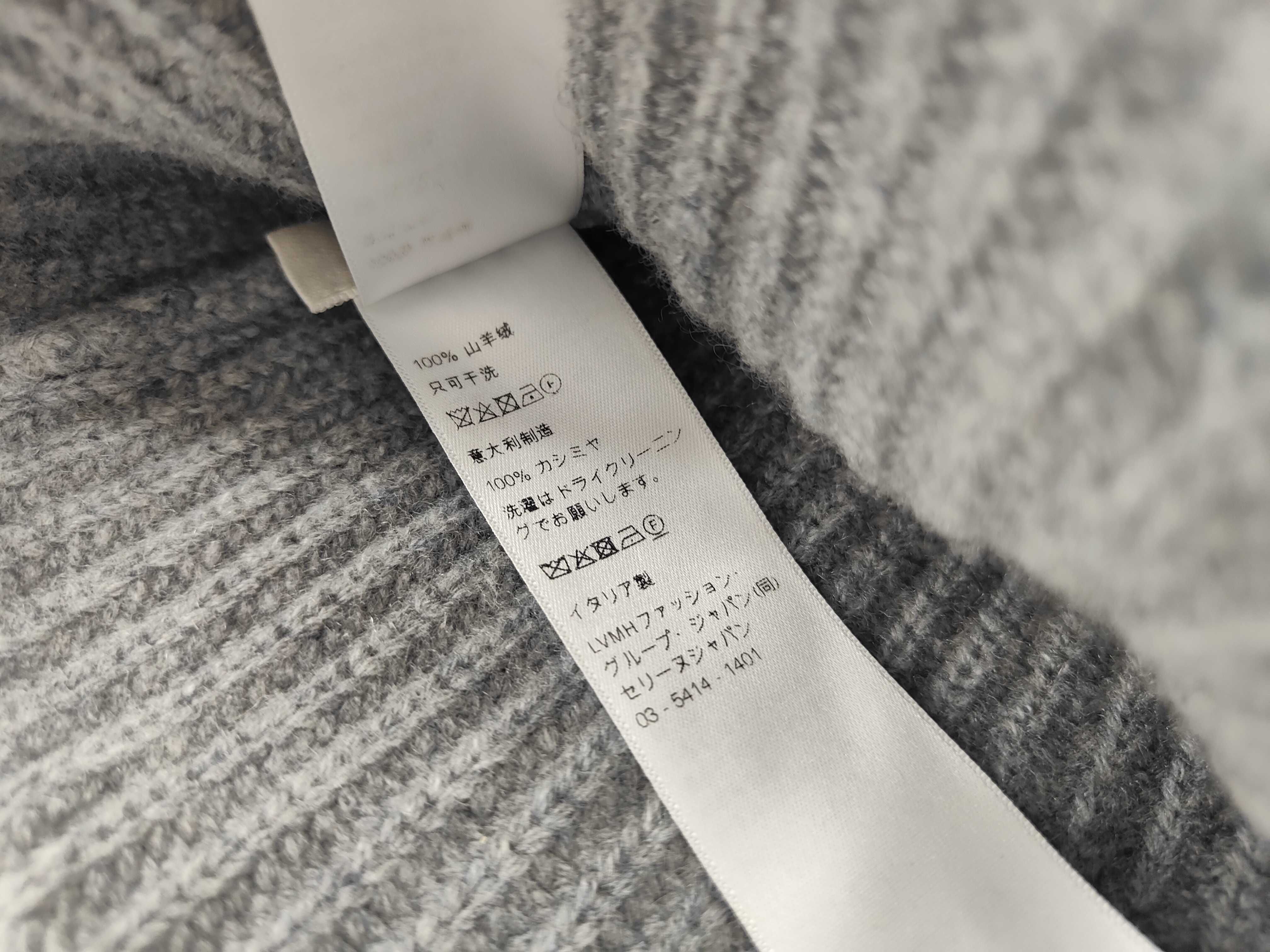 cashmere knit cap, Triomphe design, gray, shopping bag, and other accessories. — view 10