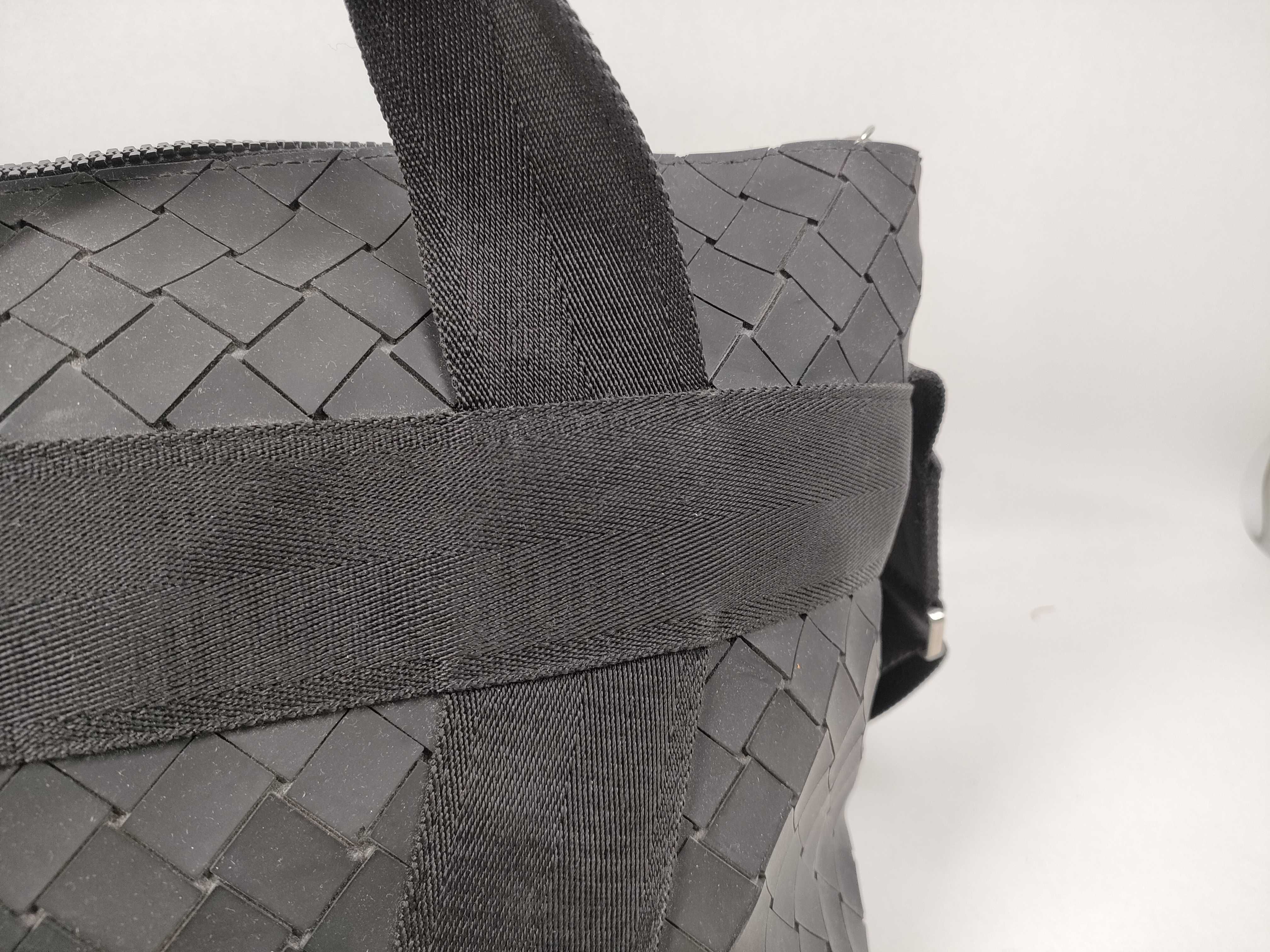 Intrecciato Rubber Buffa Black Messenger Bag Shoulder Bag — view 3