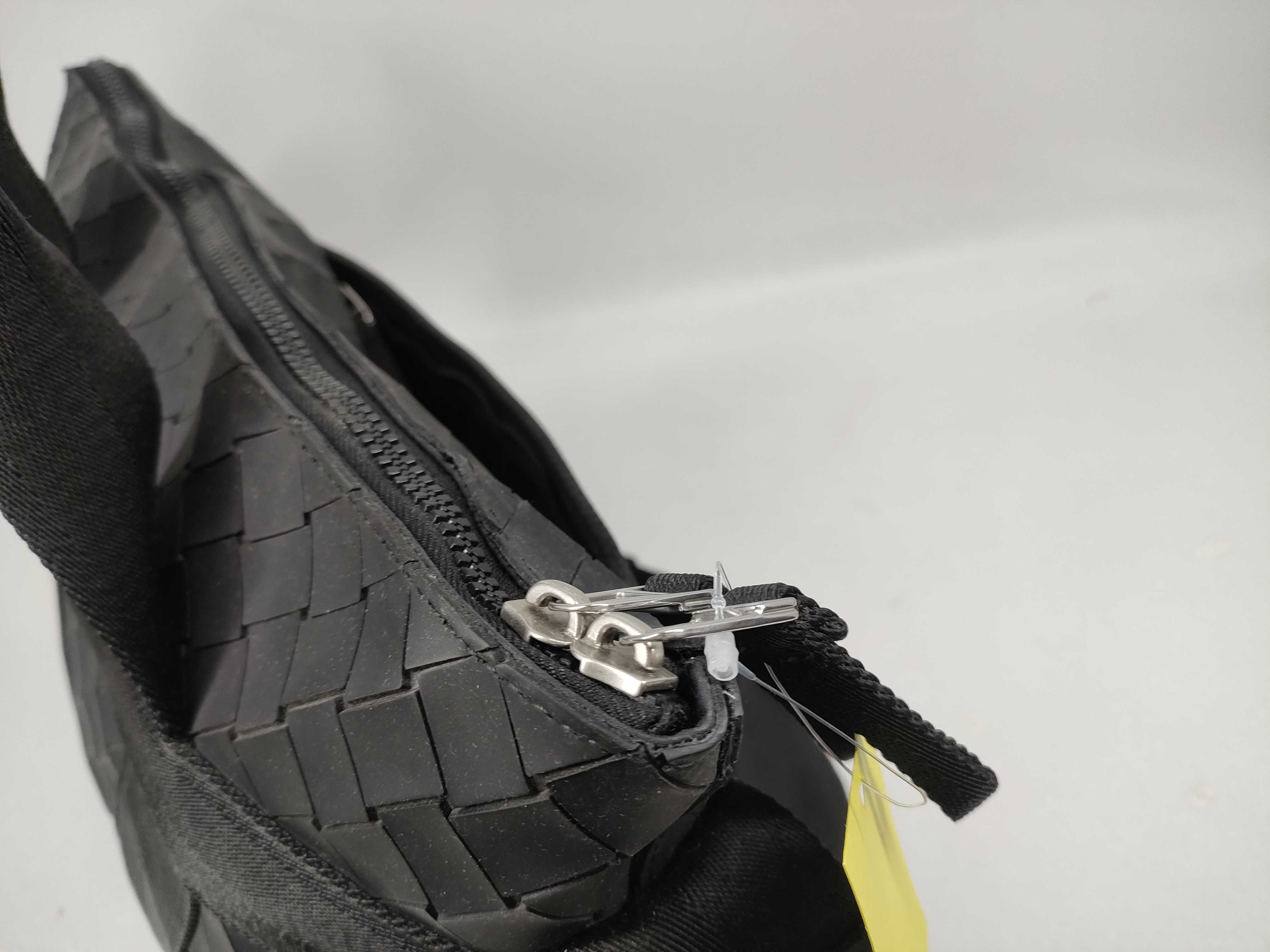 Intrecciato Rubber Buffa Black Messenger Bag Shoulder Bag — view 4