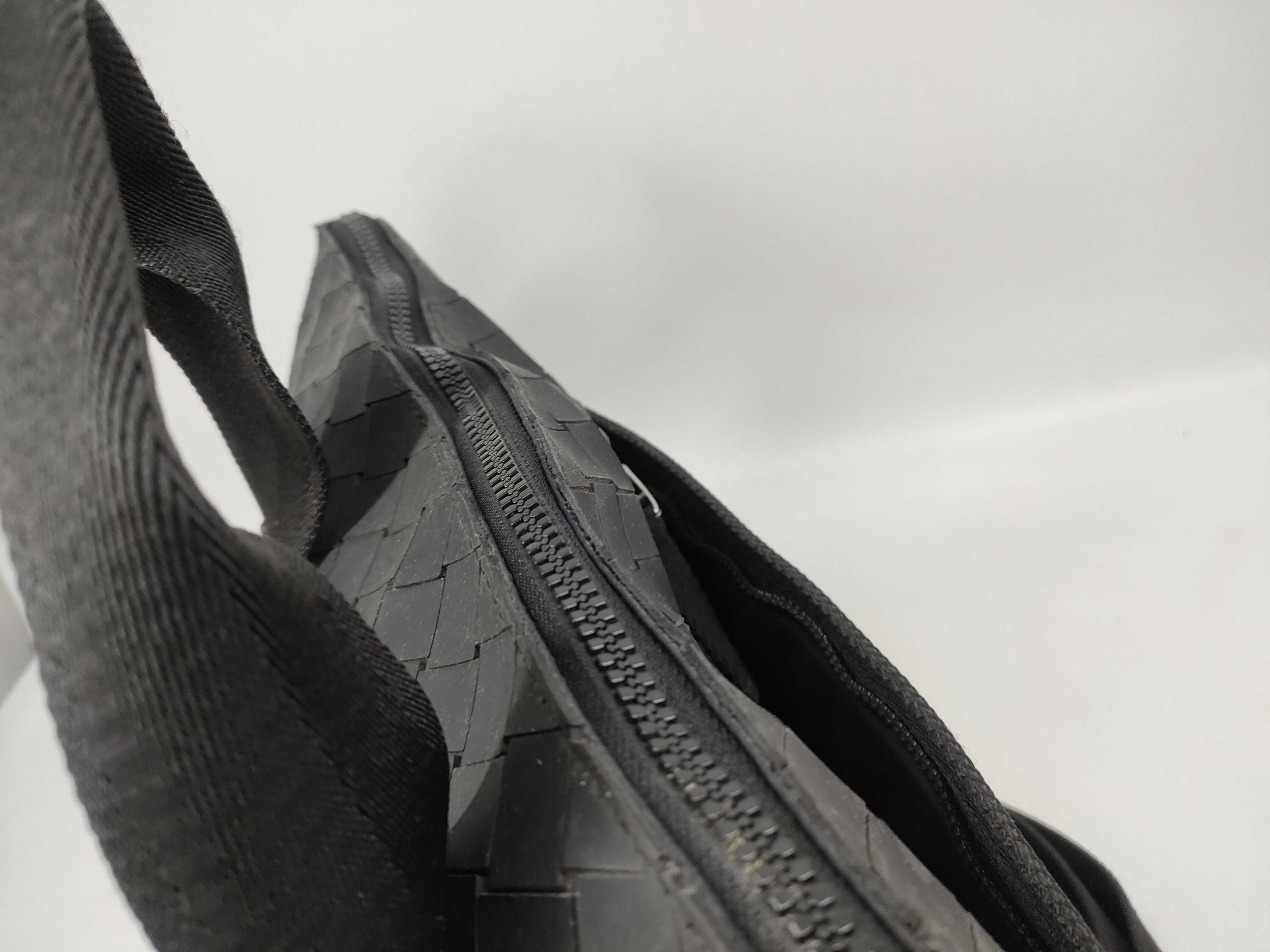 Intrecciato Rubber Buffa Black Messenger Bag Shoulder Bag — view 5