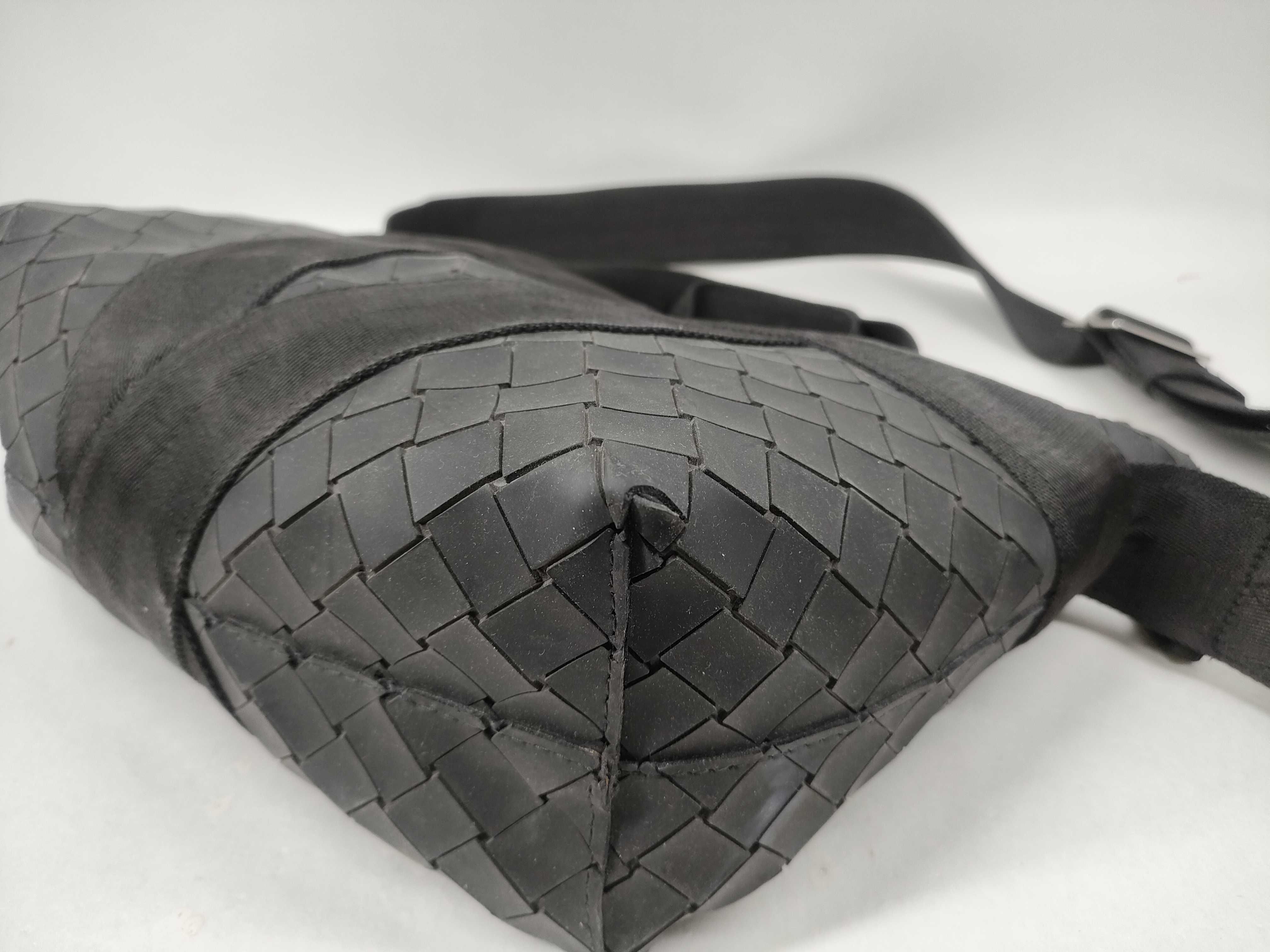 Intrecciato Rubber Buffa Black Messenger Bag Shoulder Bag — view 8
