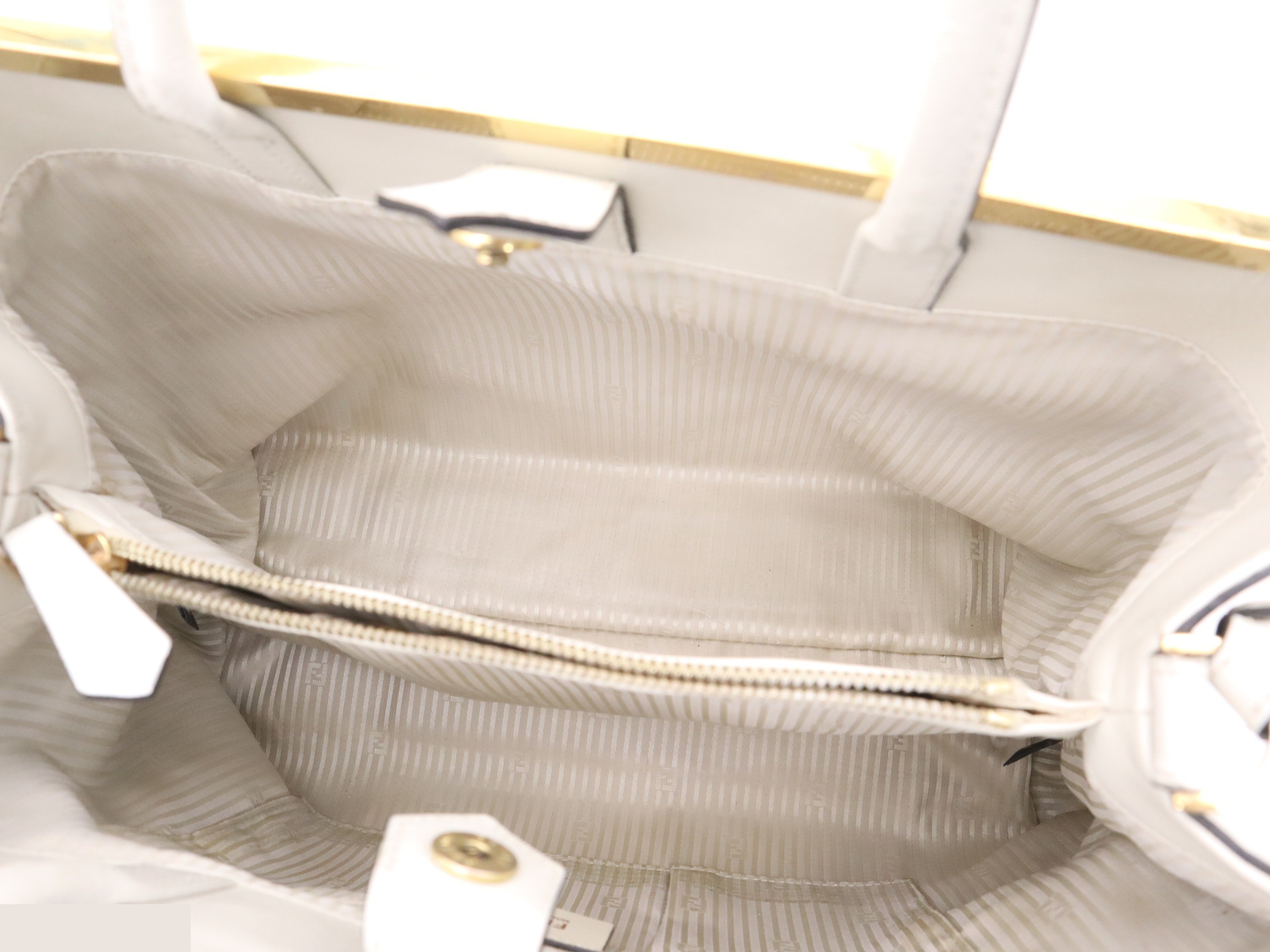 Leather Toujours tote bag, white, gold hardware, shoulder strap. — view 7