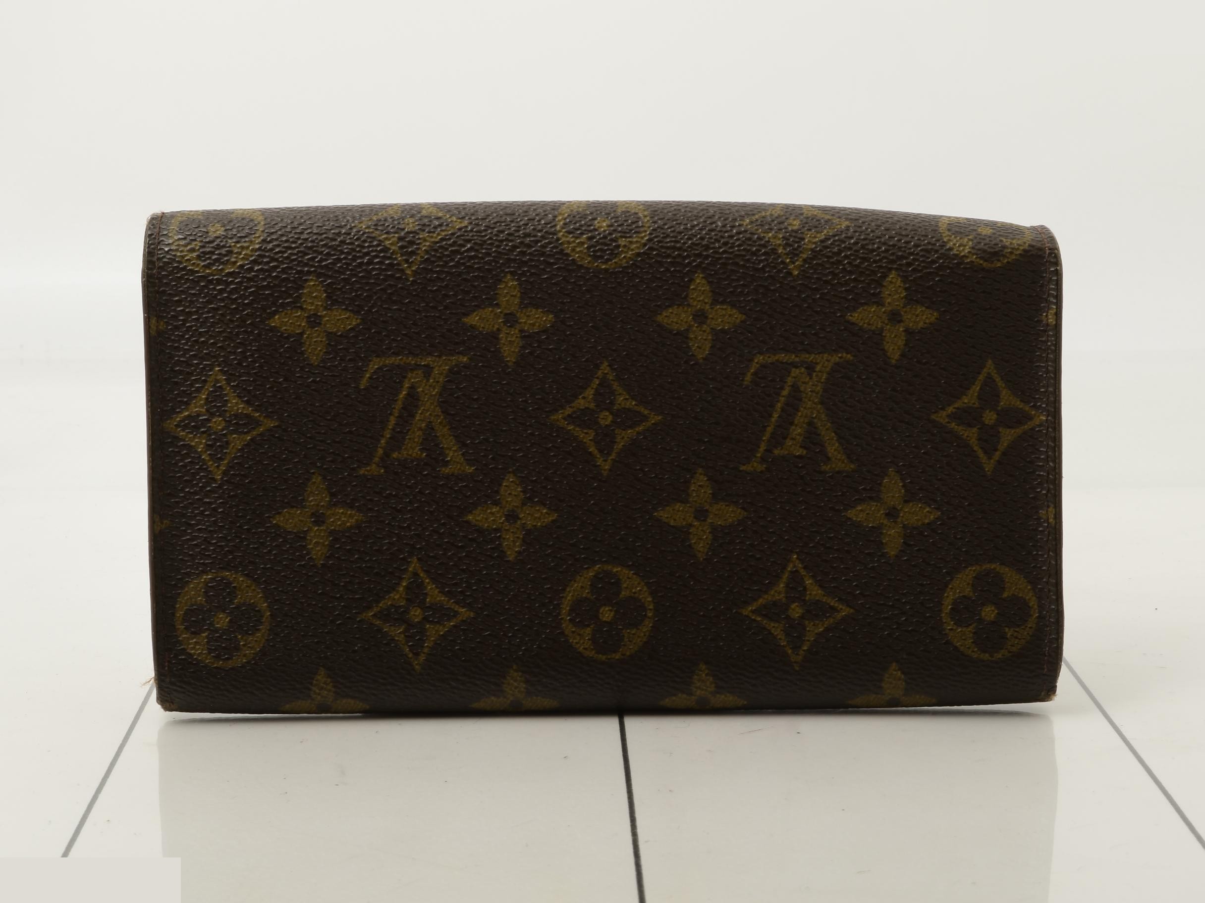 wallet — view 2