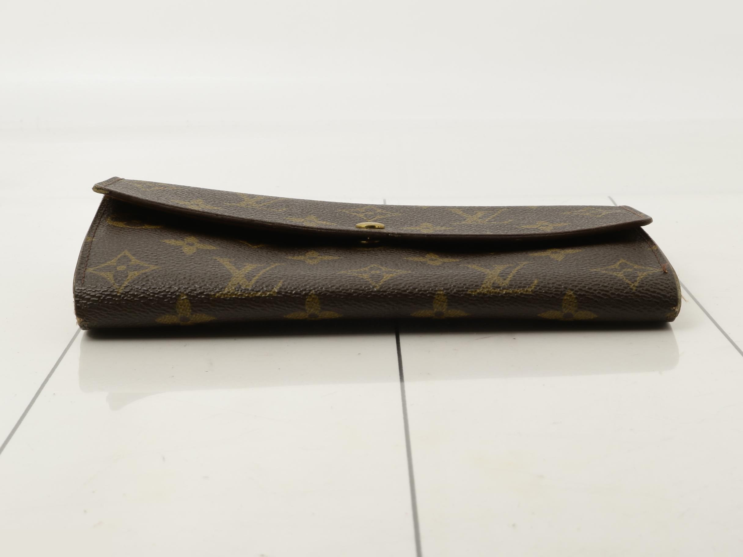 wallet — view 3