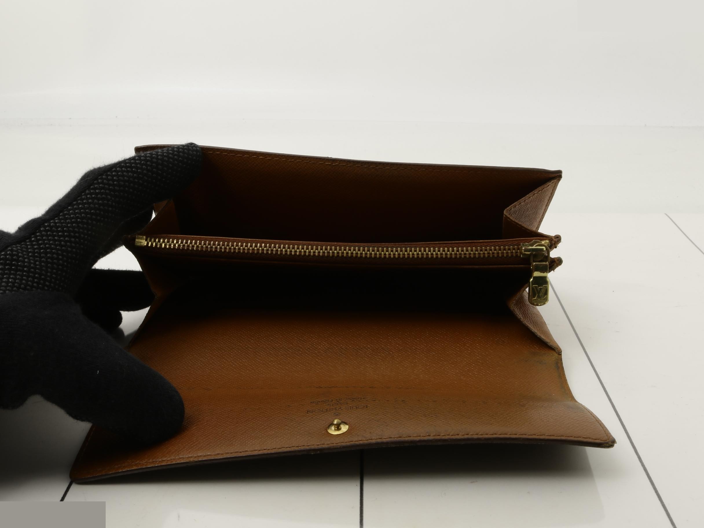 wallet — view 4